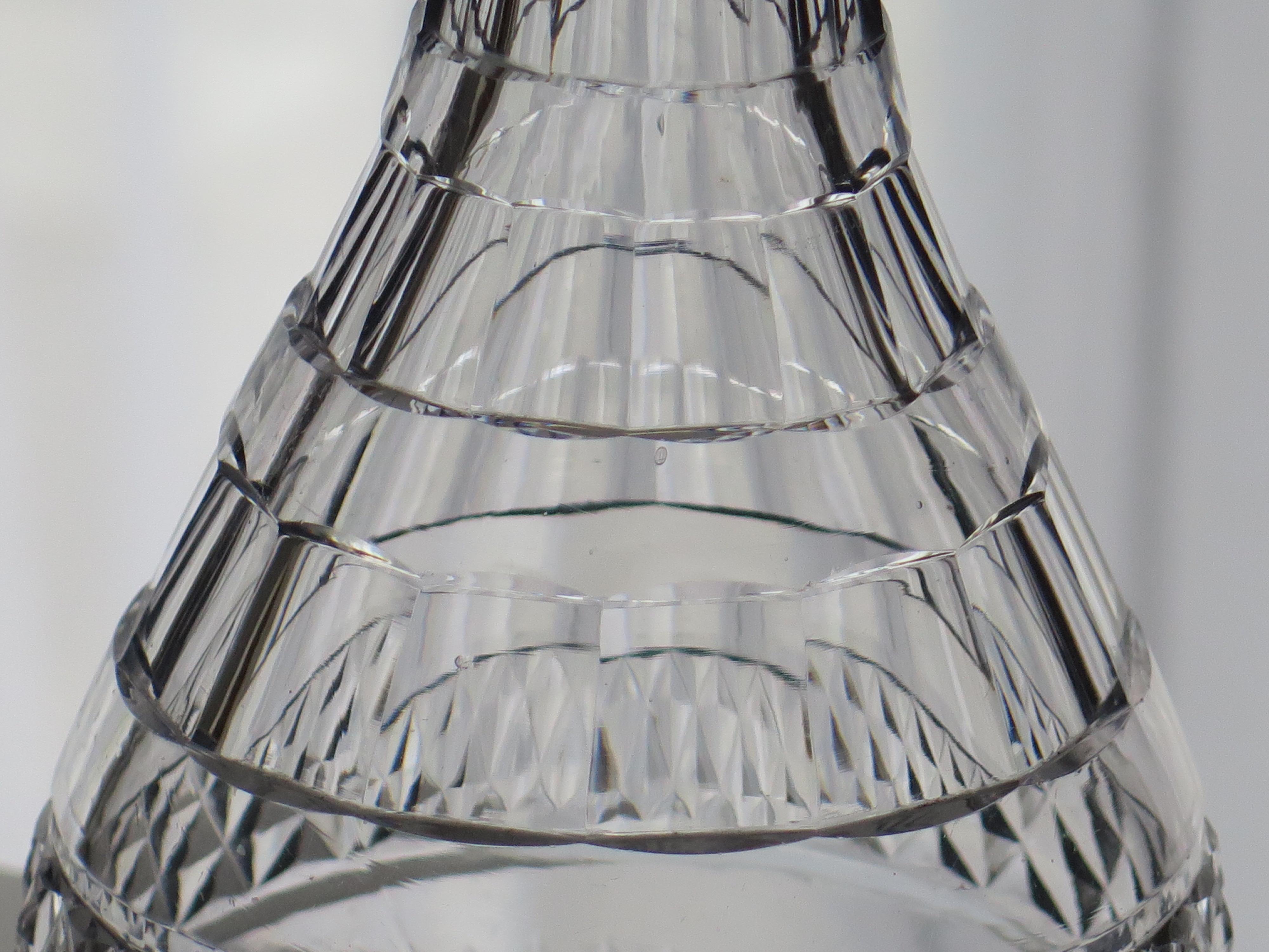 Feines georgianisches geschliffenes Kristallglas Dekanter Rautenstopfen, irisch um 1800 (Handgefertigt) im Angebot