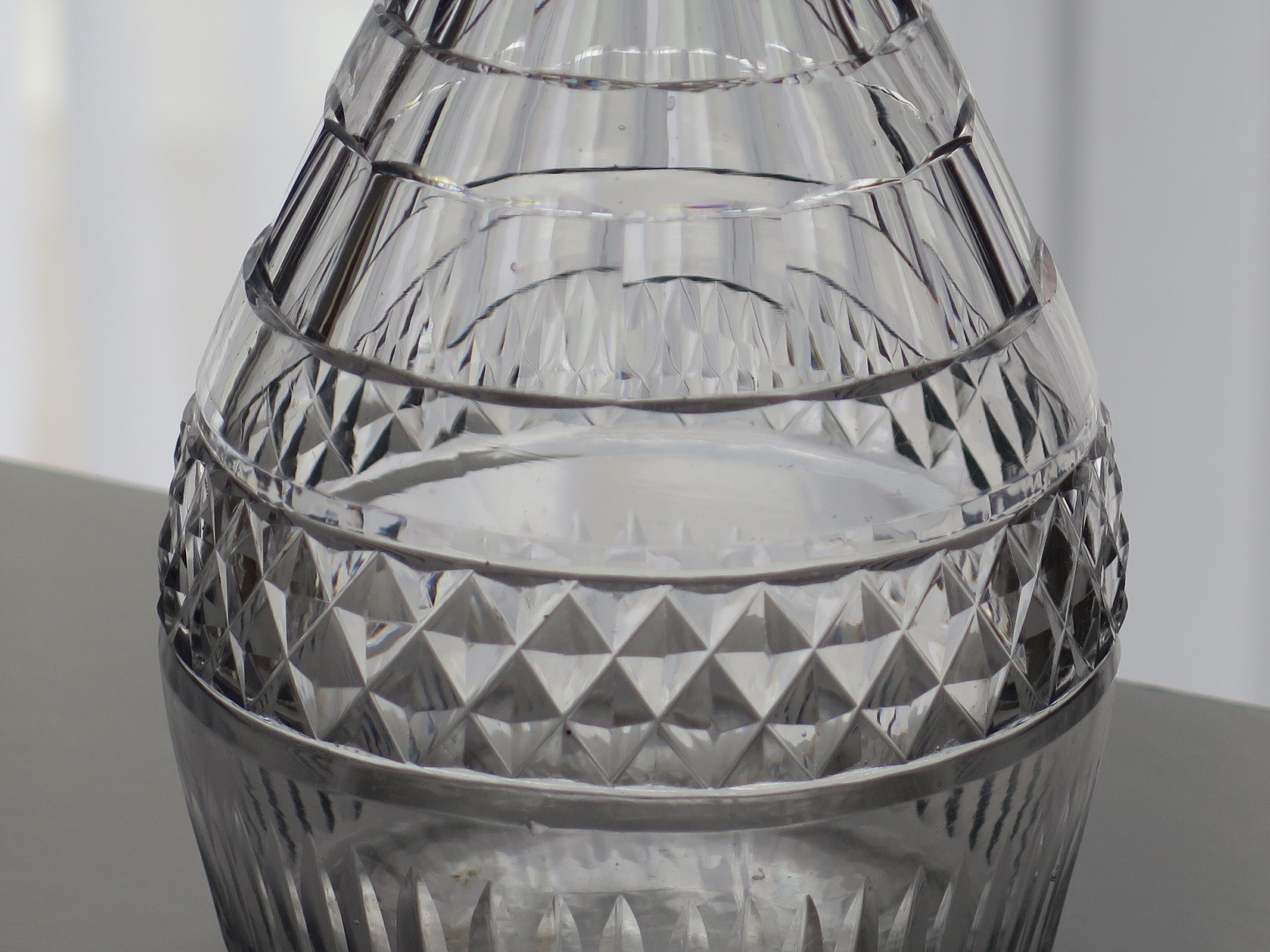 Feines georgianisches geschliffenes Kristallglas Dekanter Rautenstopfen, irisch um 1800 im Zustand „Gut“ im Angebot in Lincoln, Lincolnshire