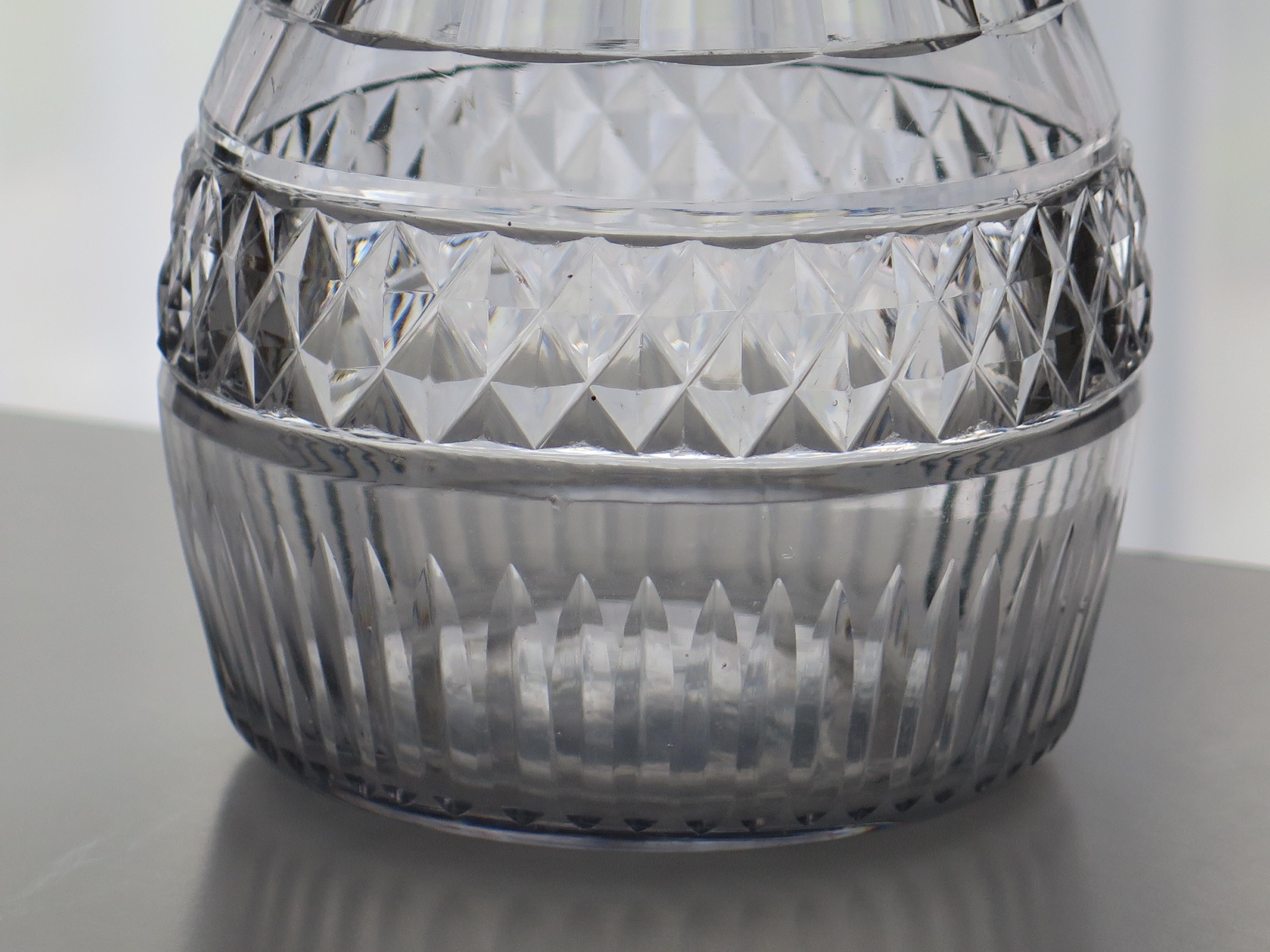 Feines georgianisches geschliffenes Kristallglas Dekanter Rautenstopfen, irisch um 1800 (19. Jahrhundert) im Angebot