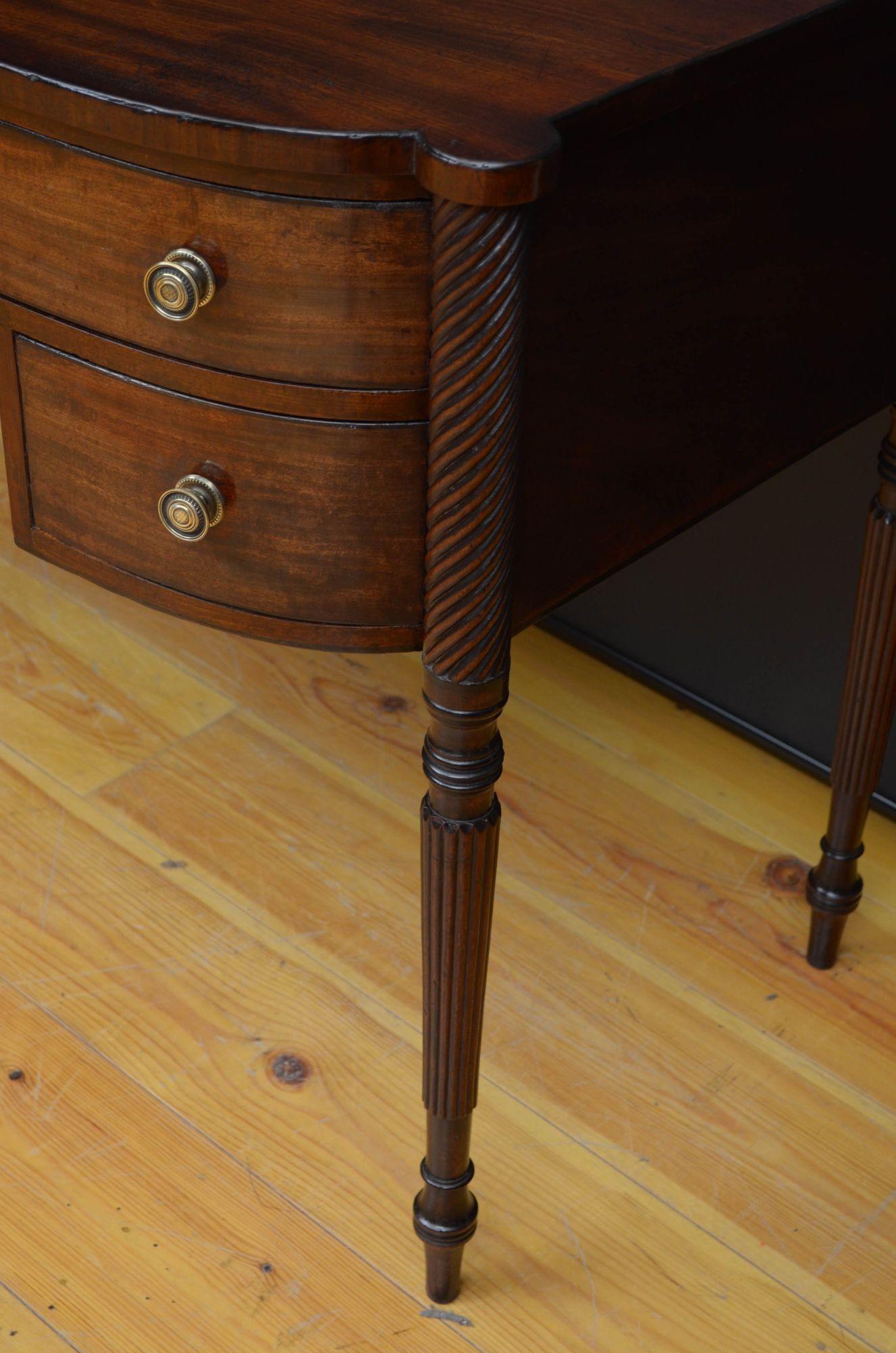 Fine Georgian Dressing Table / Sideboard in Mahogany 12