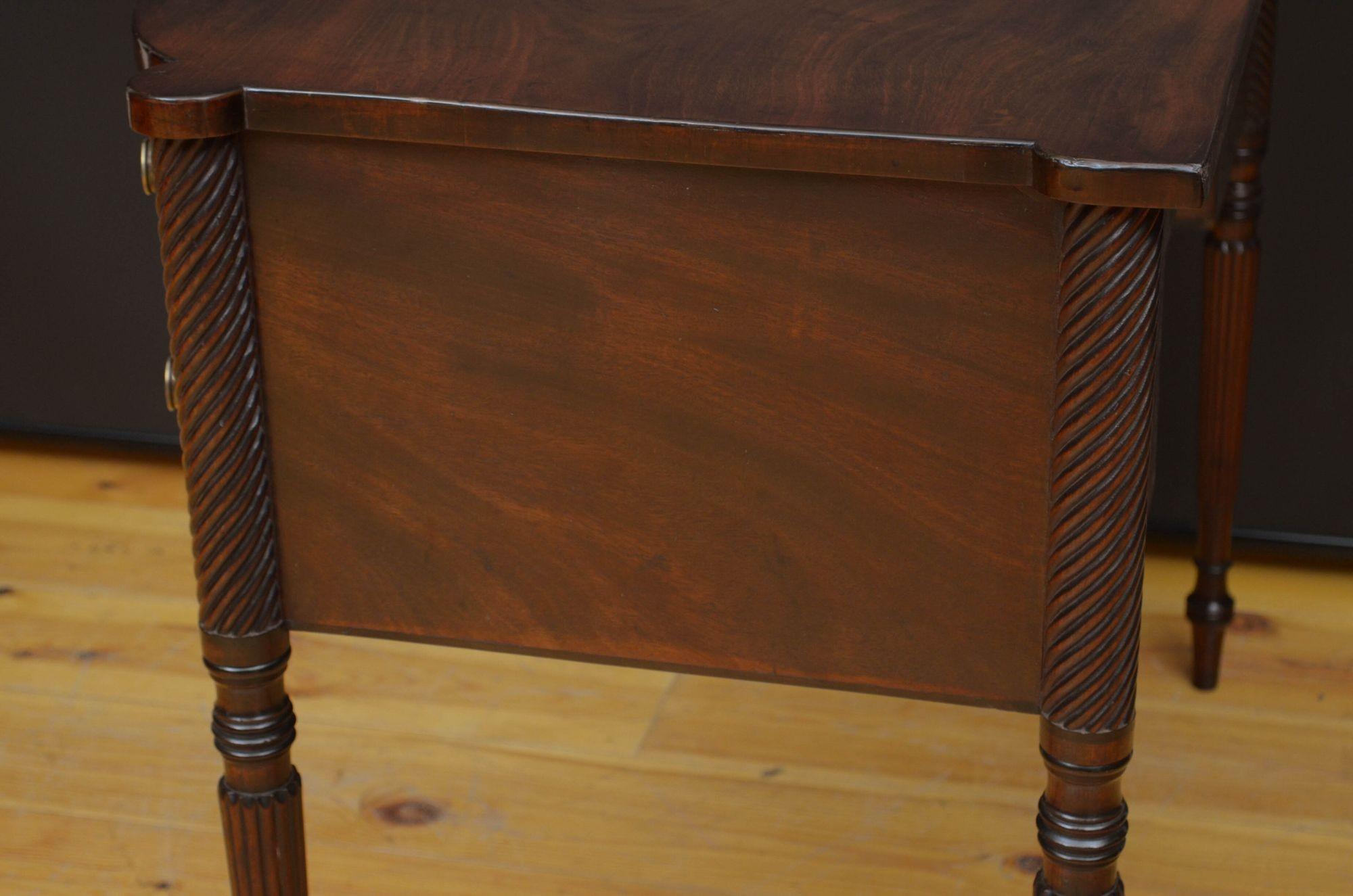 Fine Georgian Dressing Table / Sideboard in Mahogany 14