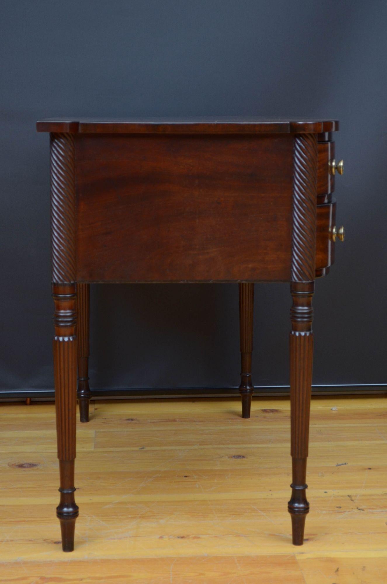 Fine Georgian Dressing Table / Sideboard in Mahogany 16