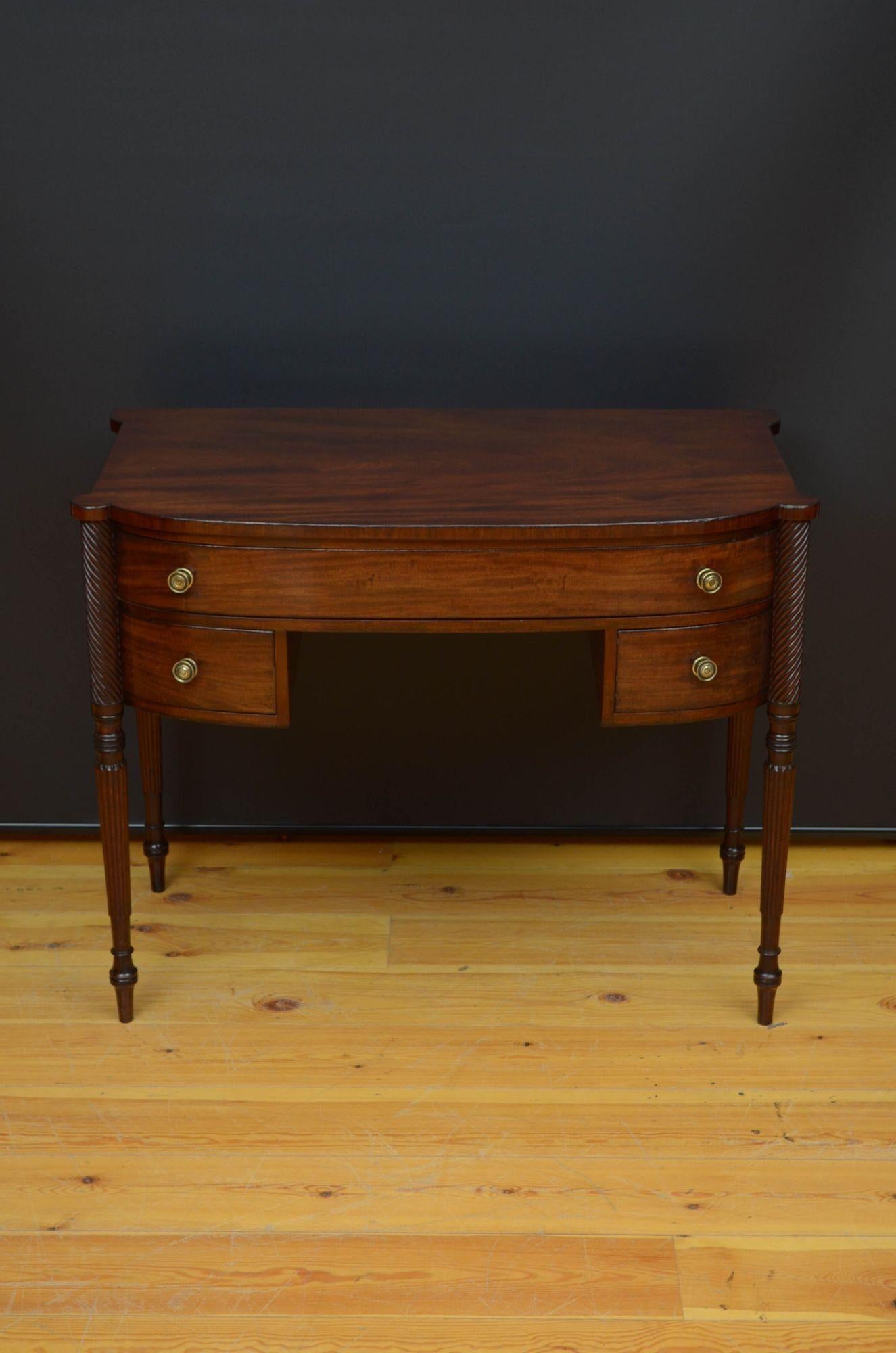 19th Century Fine Georgian Dressing Table / Sideboard in Mahogany