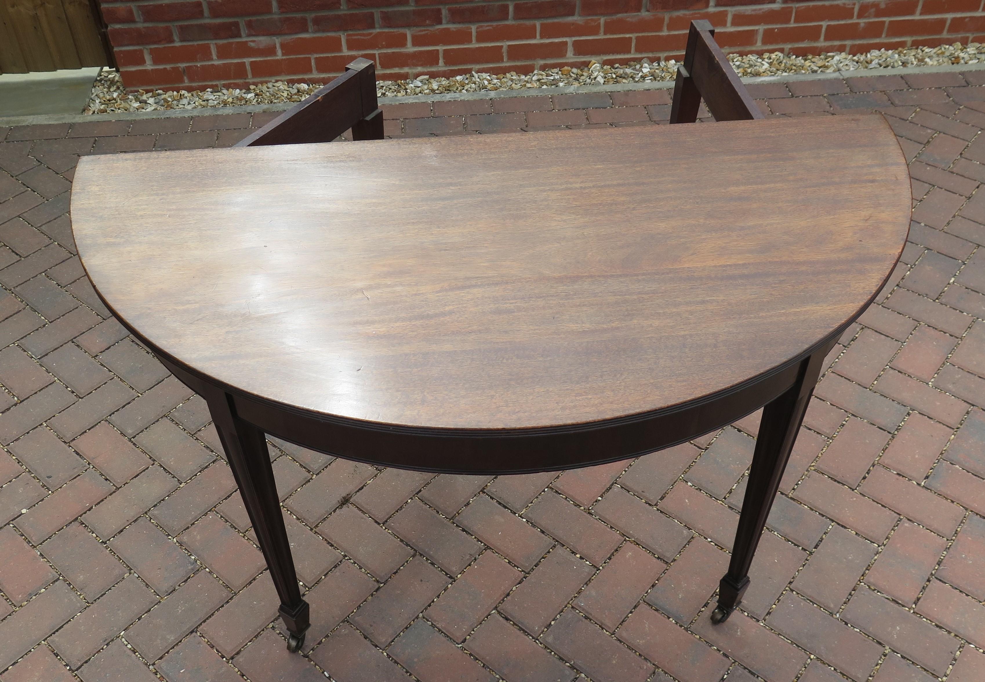 Fine Georgian Extending Dining Table D Ends with Two Leaves, English, circa 1785 For Sale 3