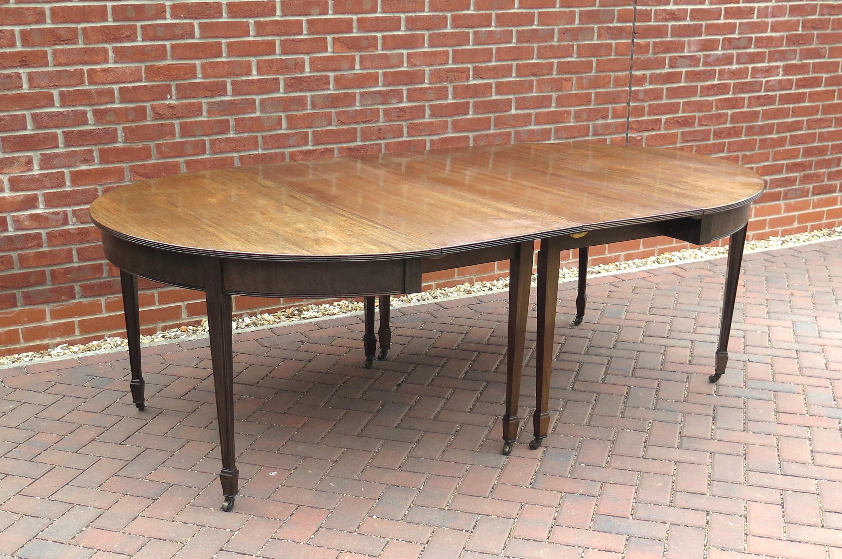 British Fine Georgian Extending Dining Table D Ends with Two Leaves, English, circa 1785 For Sale