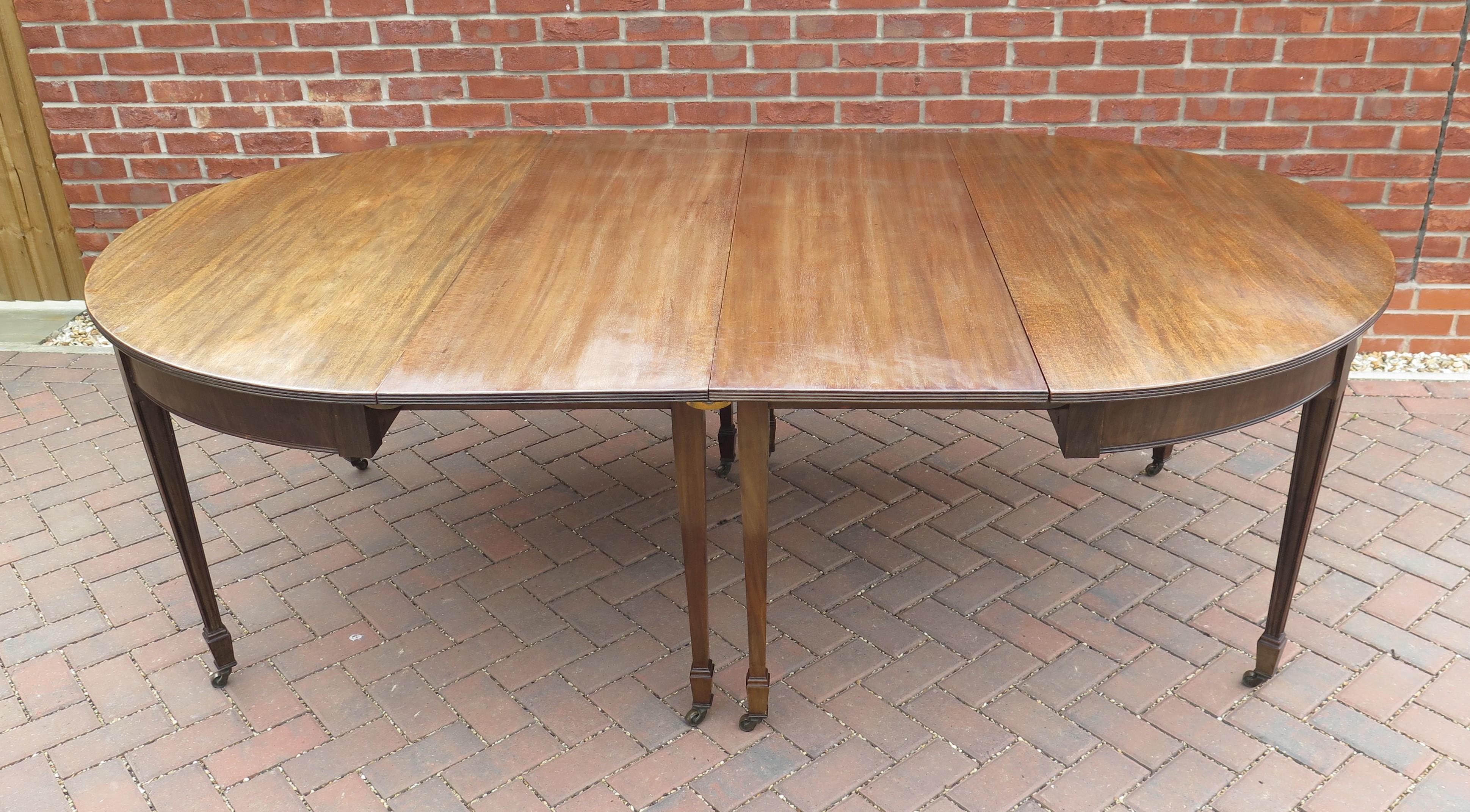 Hand-Crafted Fine Georgian Extending Dining Table D Ends with Two Leaves, English, circa 1785 For Sale