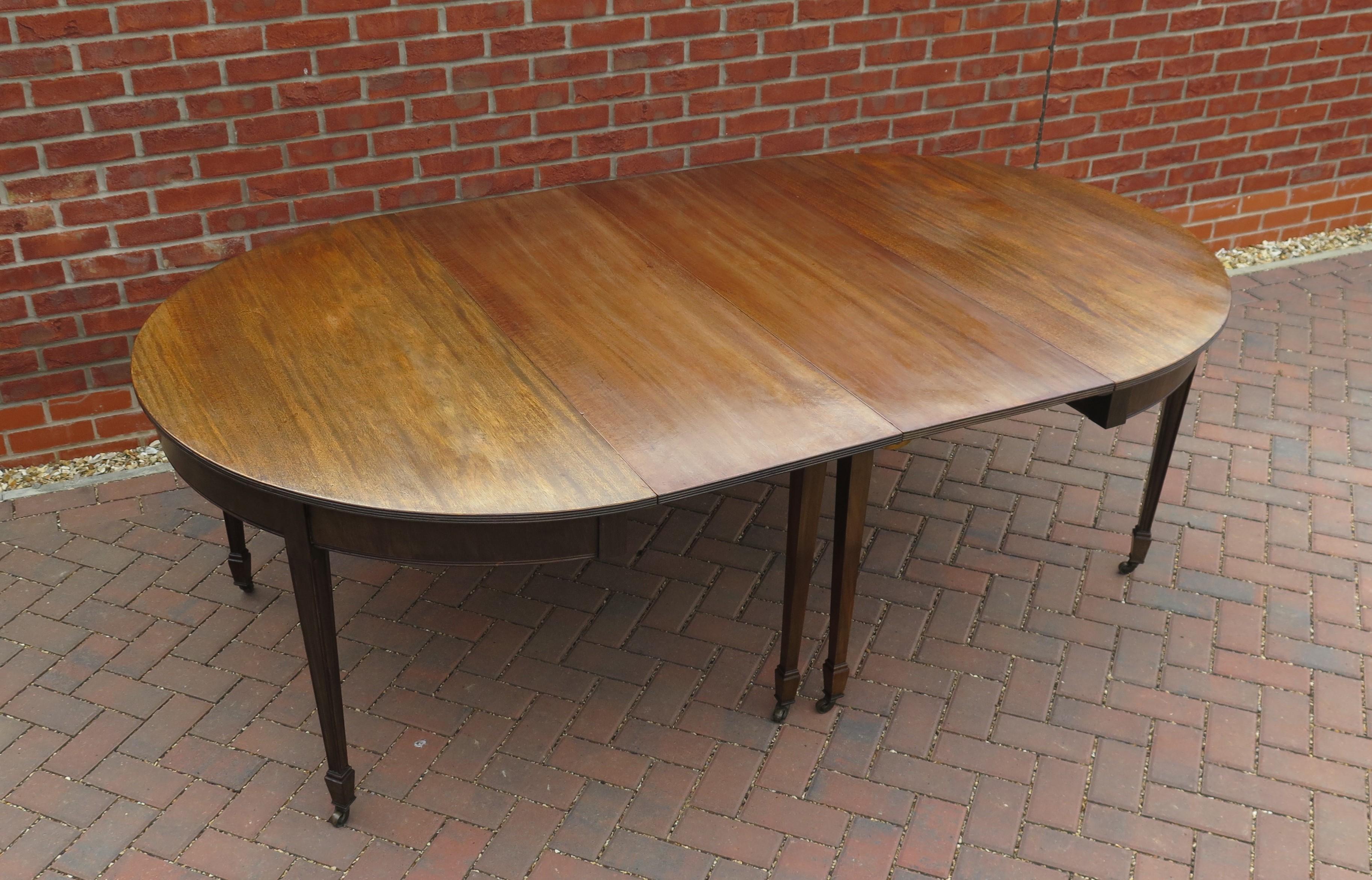 Fine Georgian Extending Dining Table D Ends with Two Leaves, English, circa 1785 In Good Condition For Sale In Lincoln, Lincolnshire