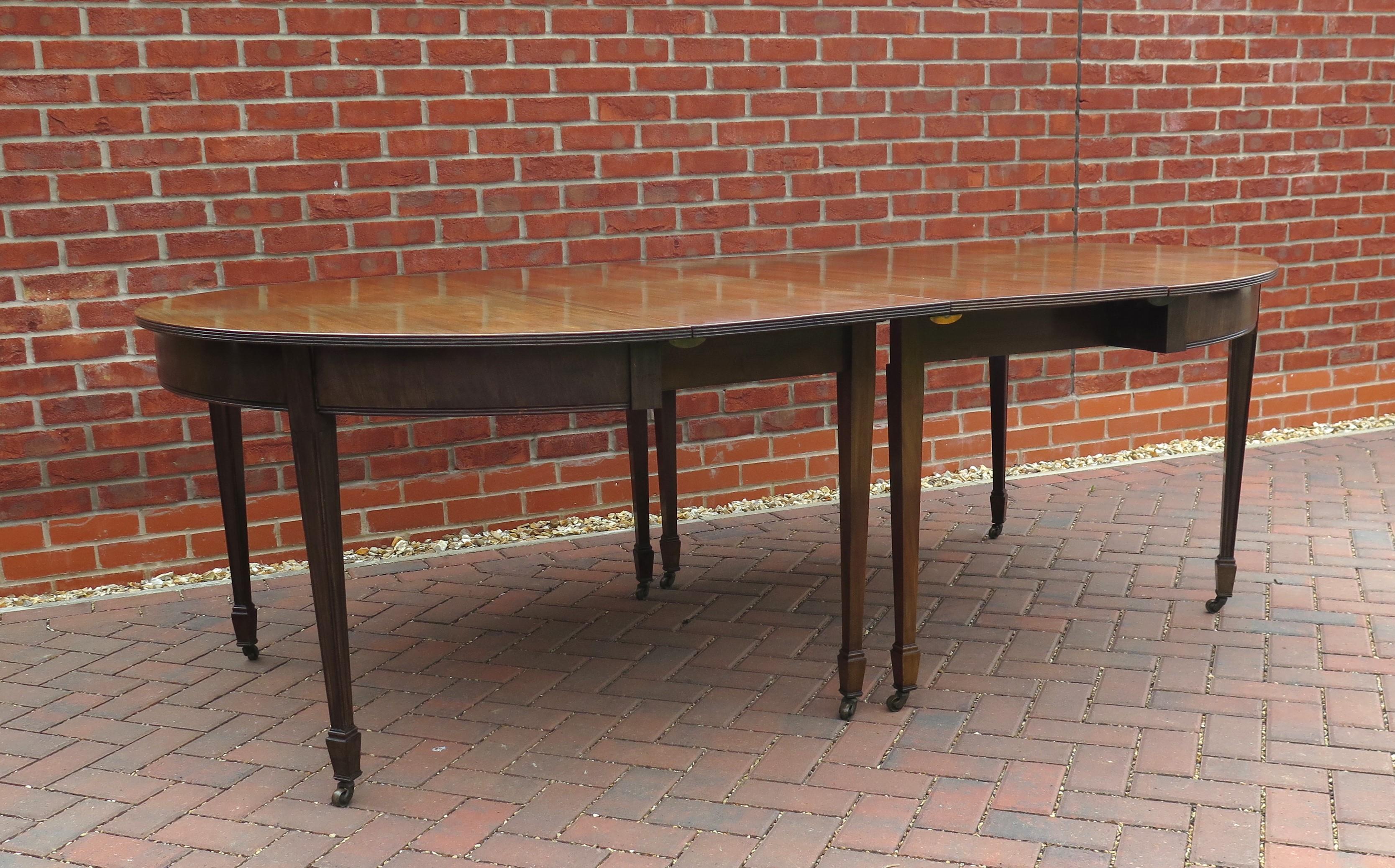 18th Century Fine Georgian Extending Dining Table D Ends with Two Leaves, English, circa 1785 For Sale