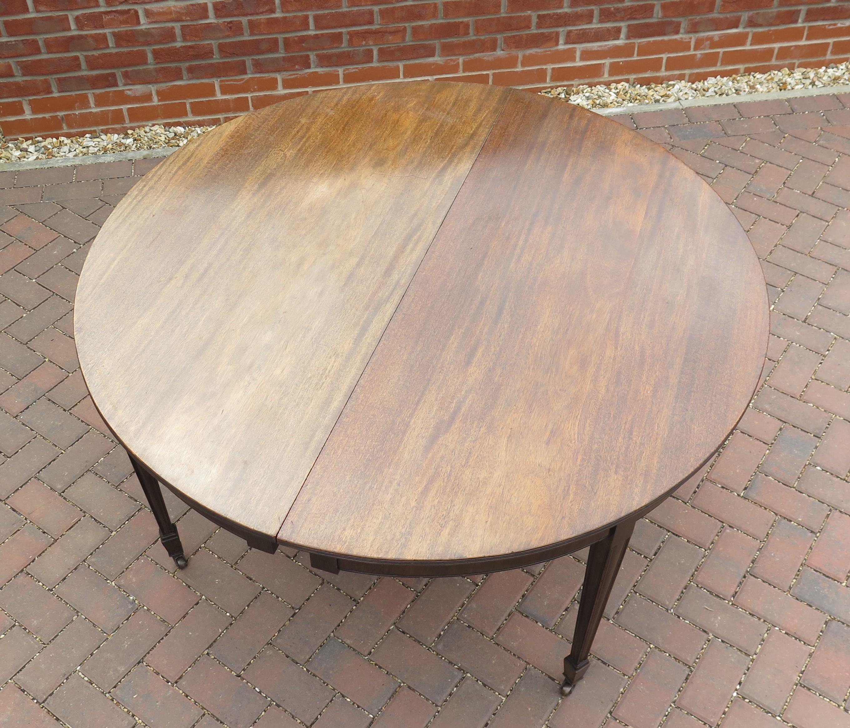 Fine Georgian Extending Dining Table D Ends with Two Leaves, English, circa 1785 For Sale 1