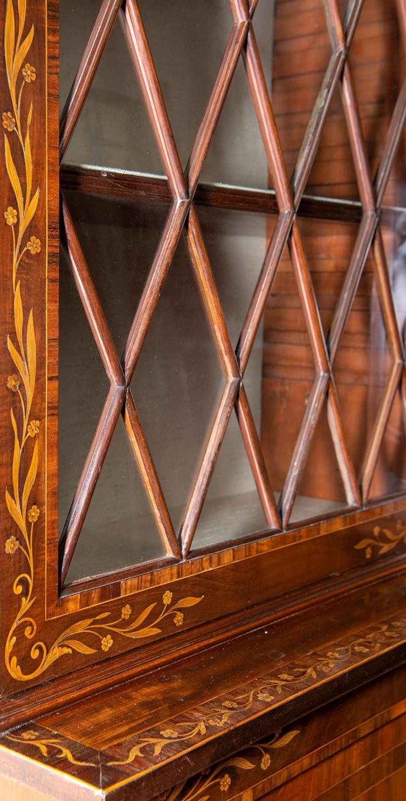 Fina librería georgiana de caoba con incrustaciones, hacia 1800 en venta 8