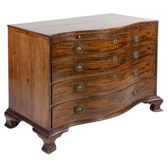 Fine Georgian mahogany serpentine chest of drawers