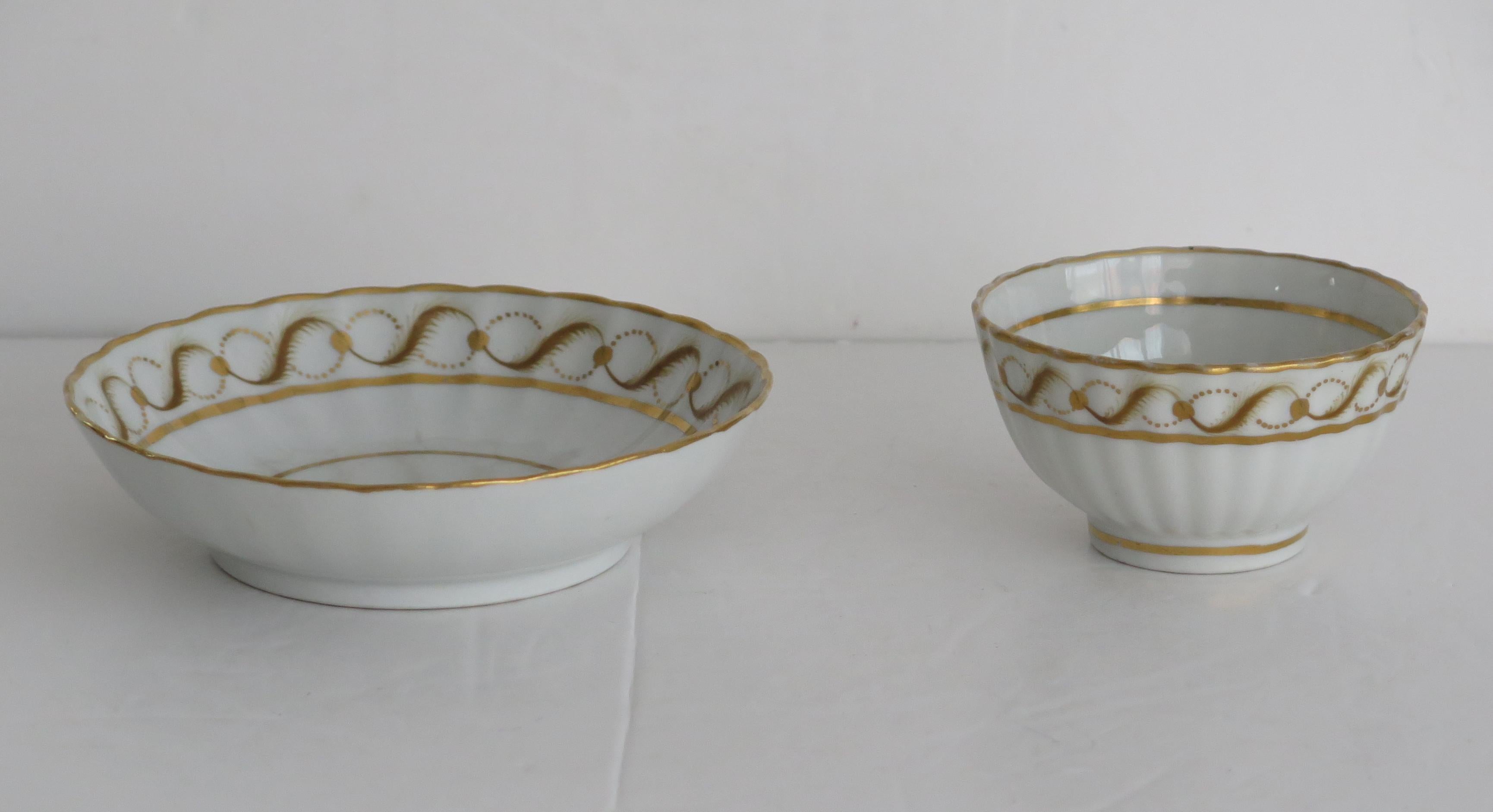 Glazed Fine Georgian New Hall Porcelain Tea Bowl & Saucer Gold Pattern 142, Circa 1785 For Sale