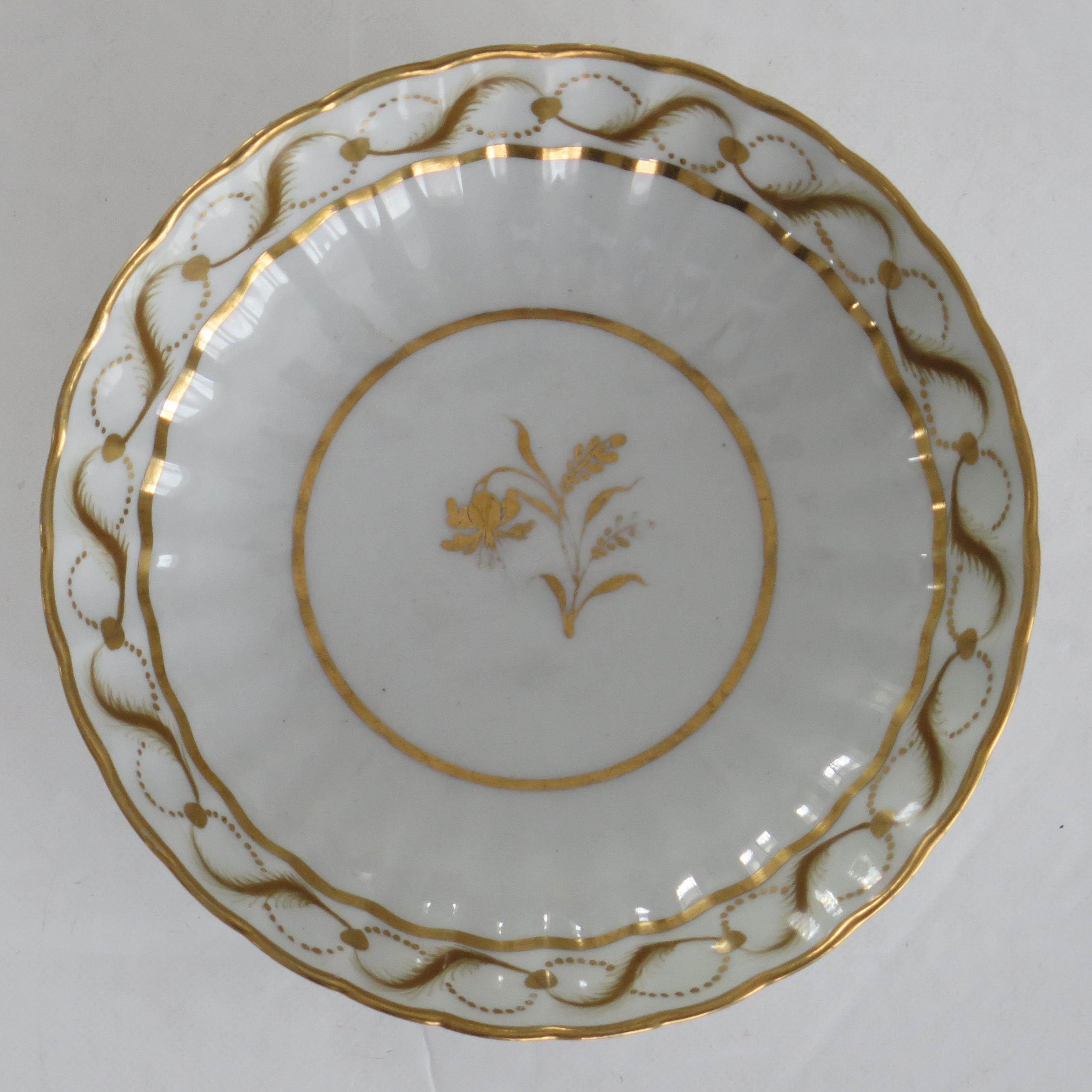 18th Century Fine Georgian New Hall Porcelain Tea Bowl & Saucer Gold Pattern 142, Circa 1785 For Sale