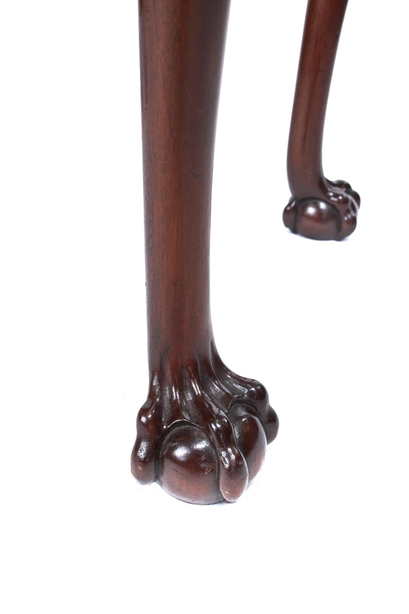 Feiner georgianischer Nussbaum-Kartentisch mit irischen Schnitzereien, um 1900 im Angebot 1