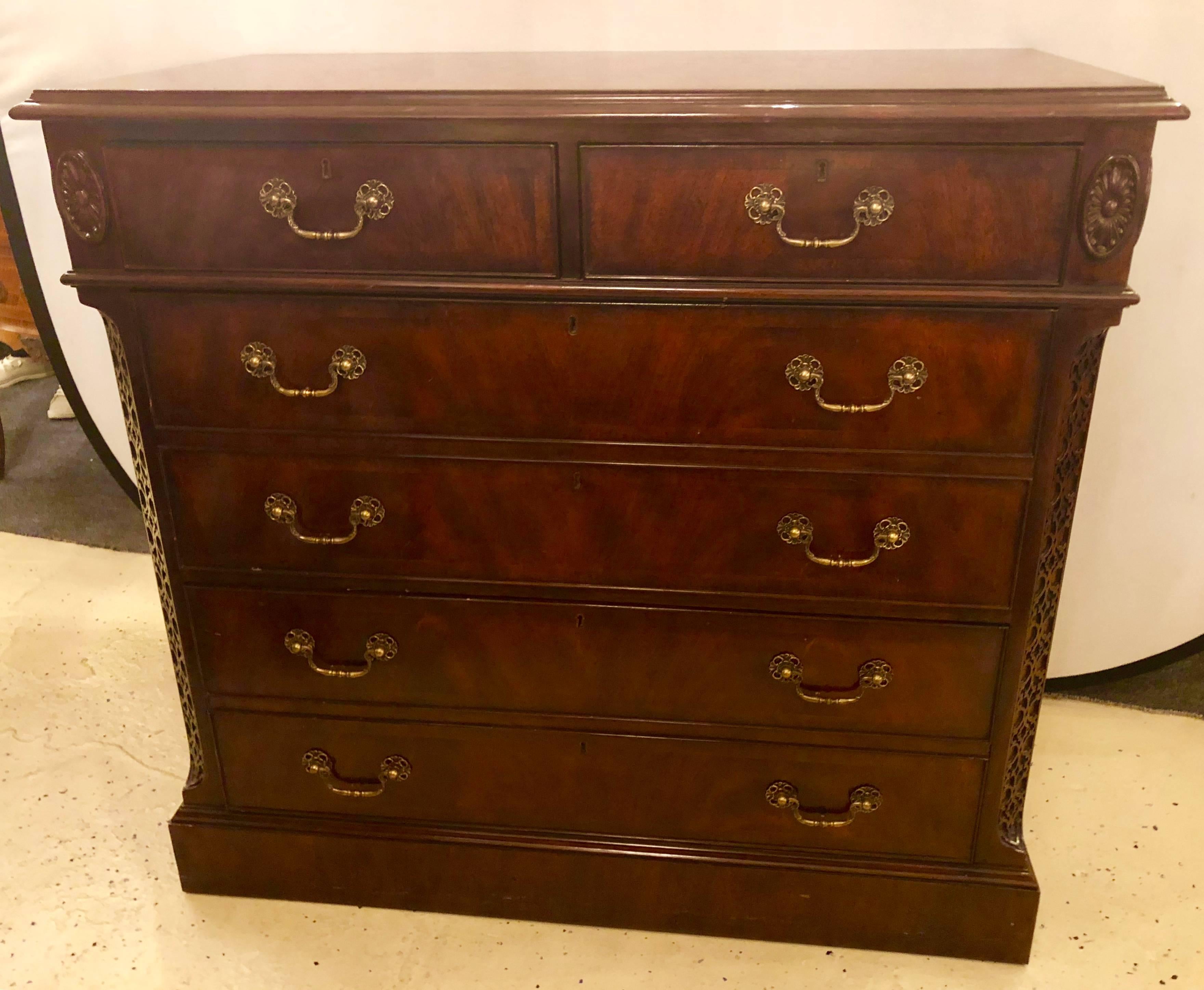 Fine Georgian Style Flame Mahogany Double File Cabinet Credenza In Good Condition In Stamford, CT