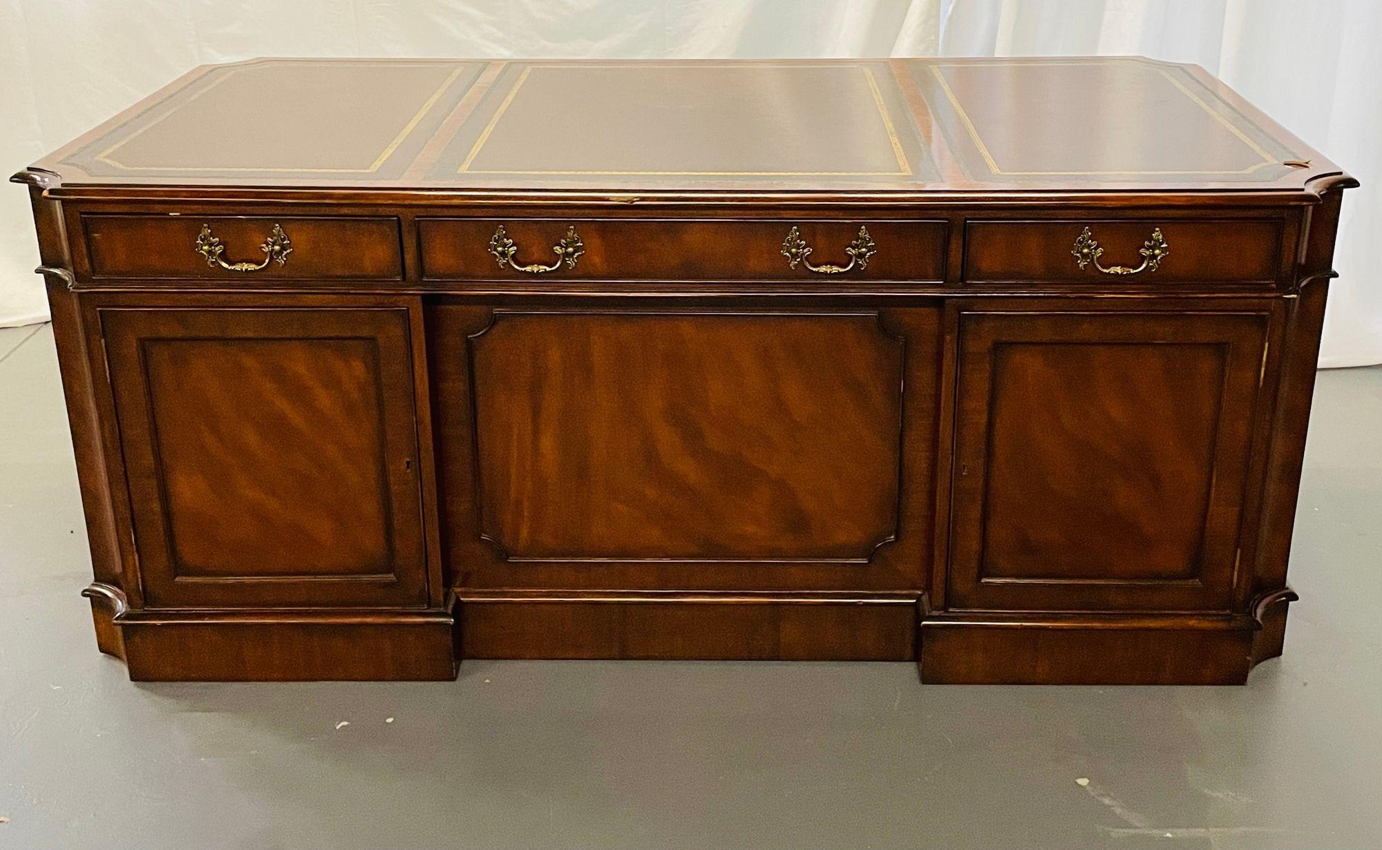 Fine Georgian Style Partners Desk, Executive Desk, Tooled Leather Top, Baker In Good Condition In Stamford, CT