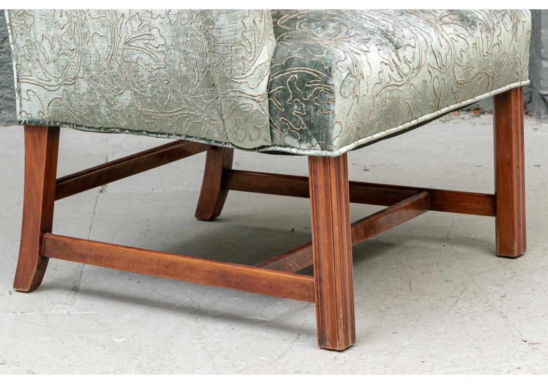 20ième siècle Fine Georgian Style Upholstering Wing Chair en vente