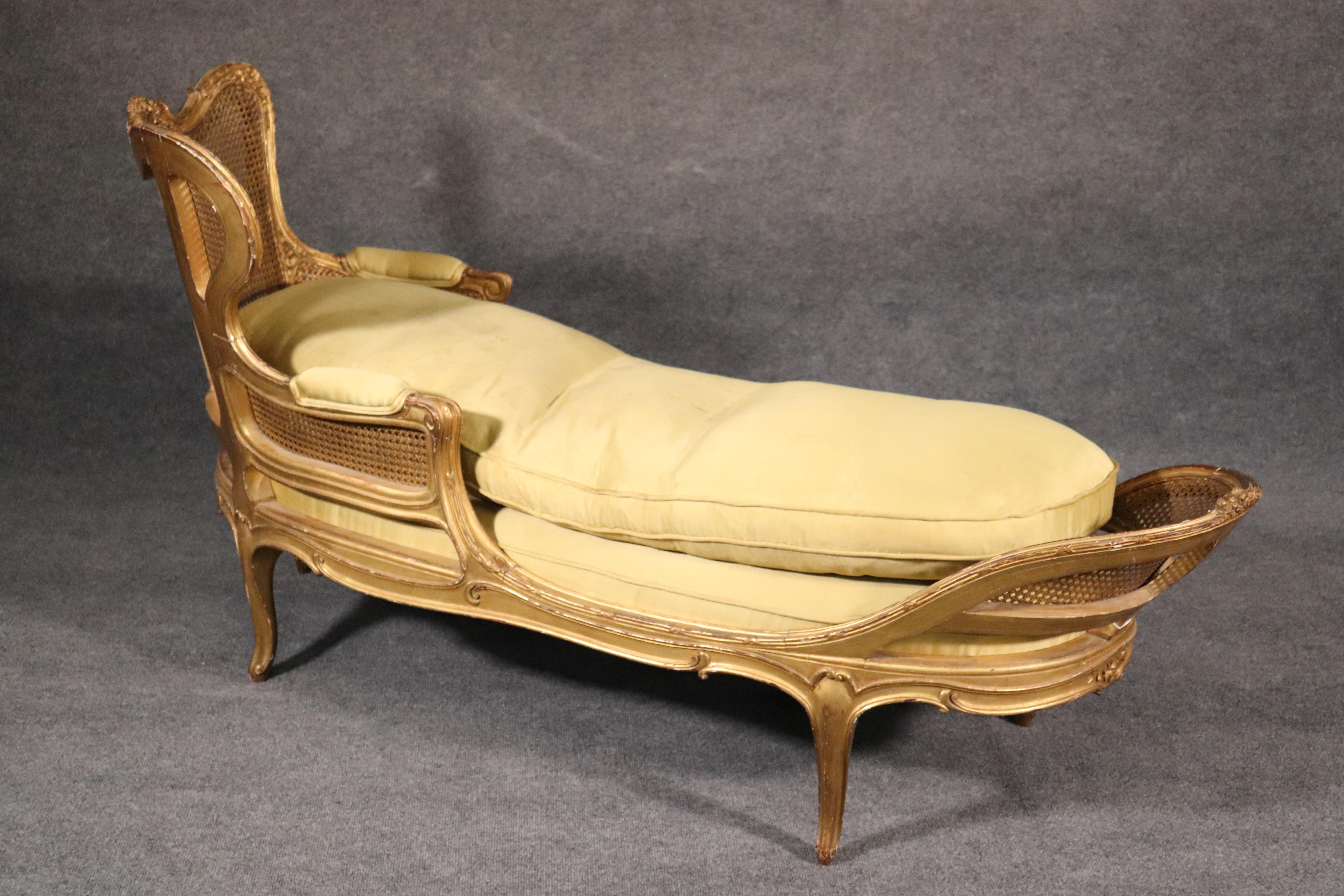 Fine Gilded Carved French Louis XV Chaise Lounge Daybed Recamier, circa 1900 In Good Condition In Swedesboro, NJ