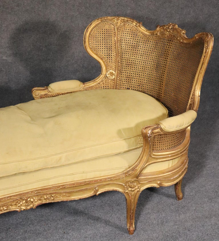 Fine Gilded Carved French Louis XV Chaise Lounge Daybed Recamier, circa