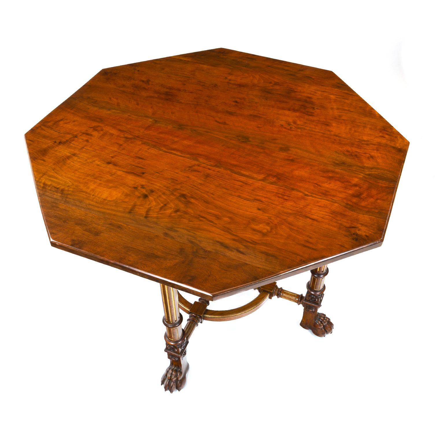 Fine Gillow & Co Walnut Centre Table with an Octagonal Top and Lion Paw Feet In Good Condition For Sale In Northwich, GB