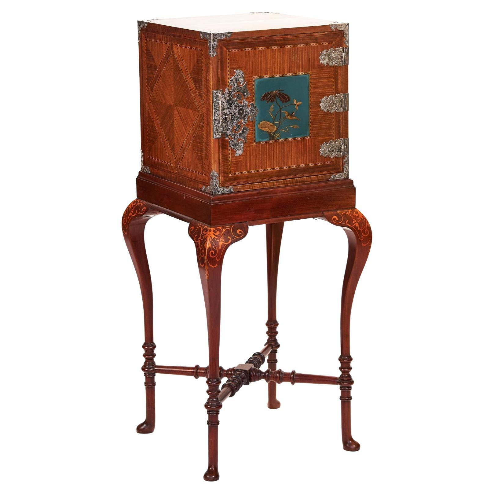 Fine Gillows, Walnut & Kingwood inlaid fitted drawer cabinet on stand