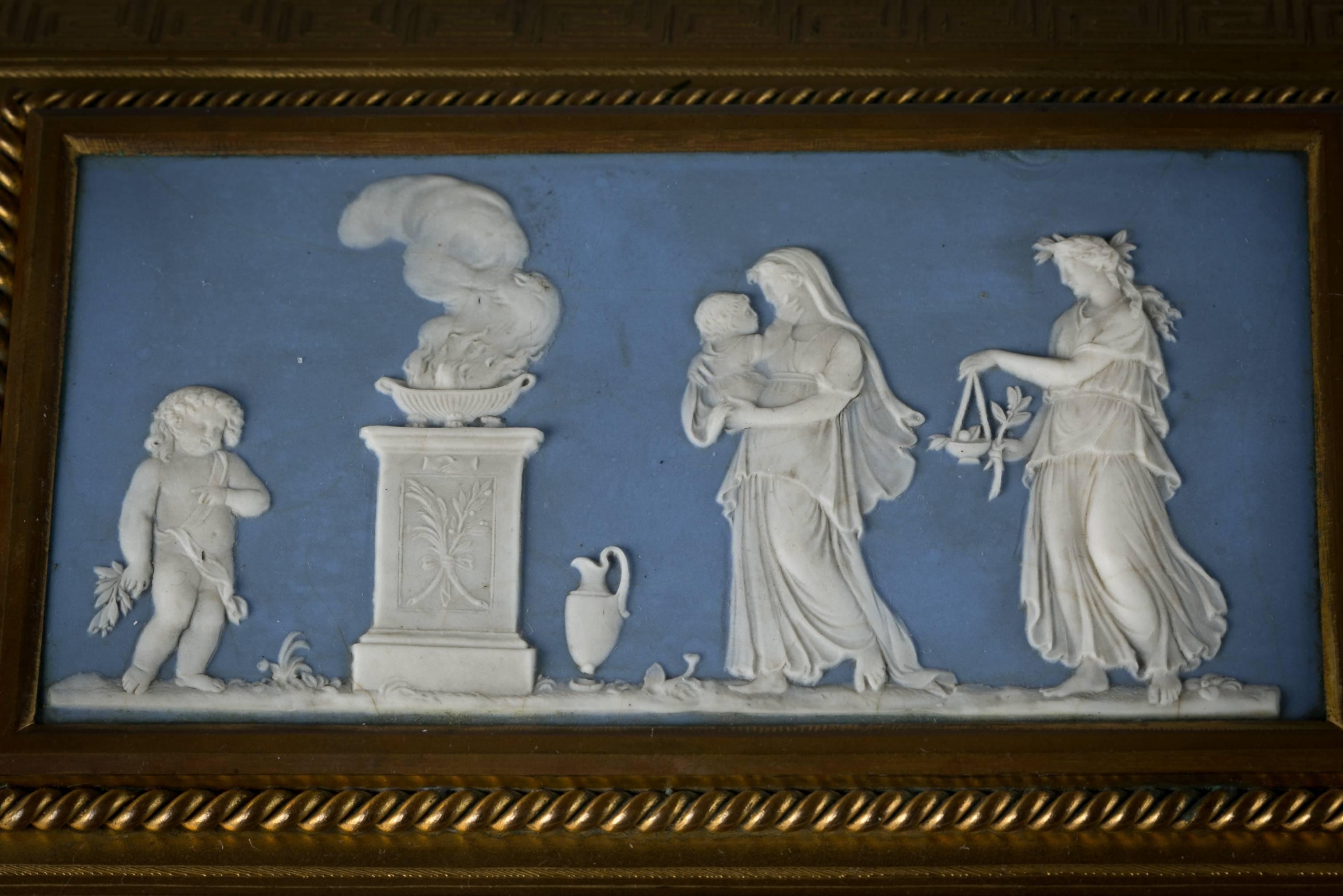 Fino cofre de dos asas de bronce dorado y madera de Wedgwood, hacia 1875 en venta 1