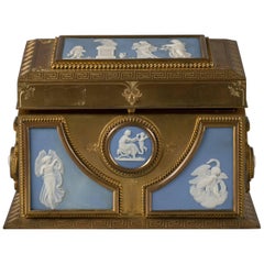 Coffret à deux anses en bronze doré et Wedgwood, vers 1875