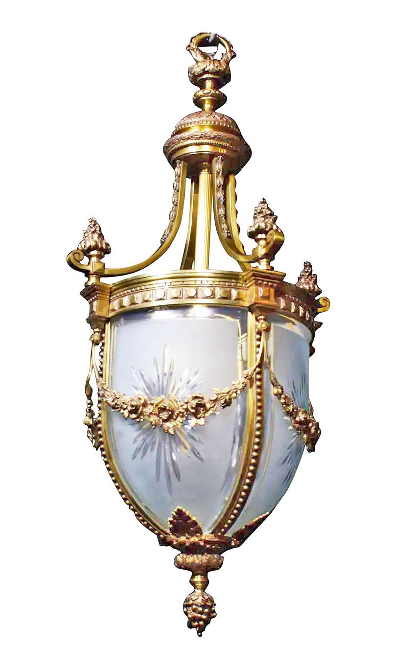French Fine Gilt Bronze Lantern with Handcut and Beveled Curved Crystal Panels For Sale