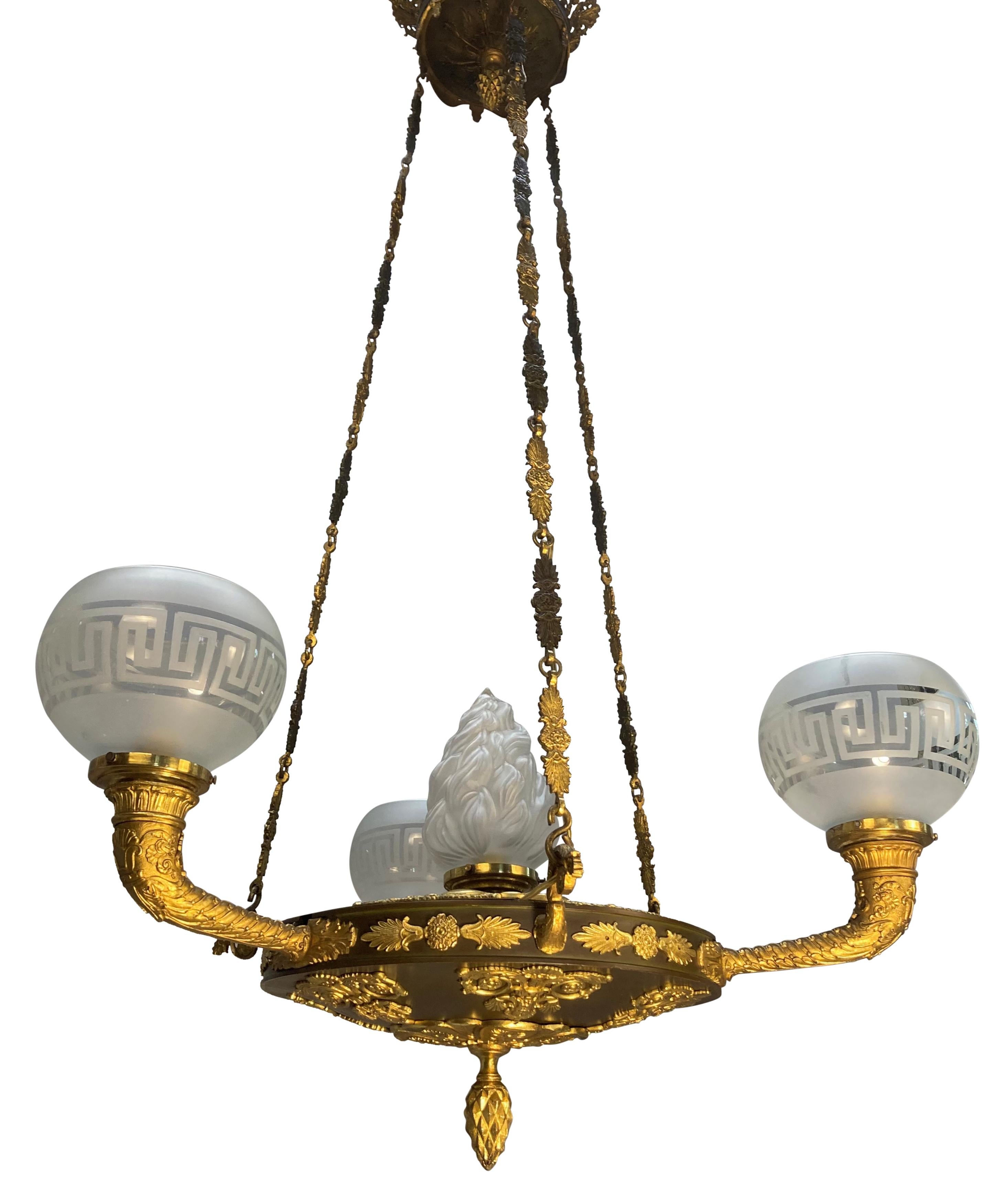 Hängelampe aus vergoldeter Bronze und patiniertem Raps (Messing) im Angebot