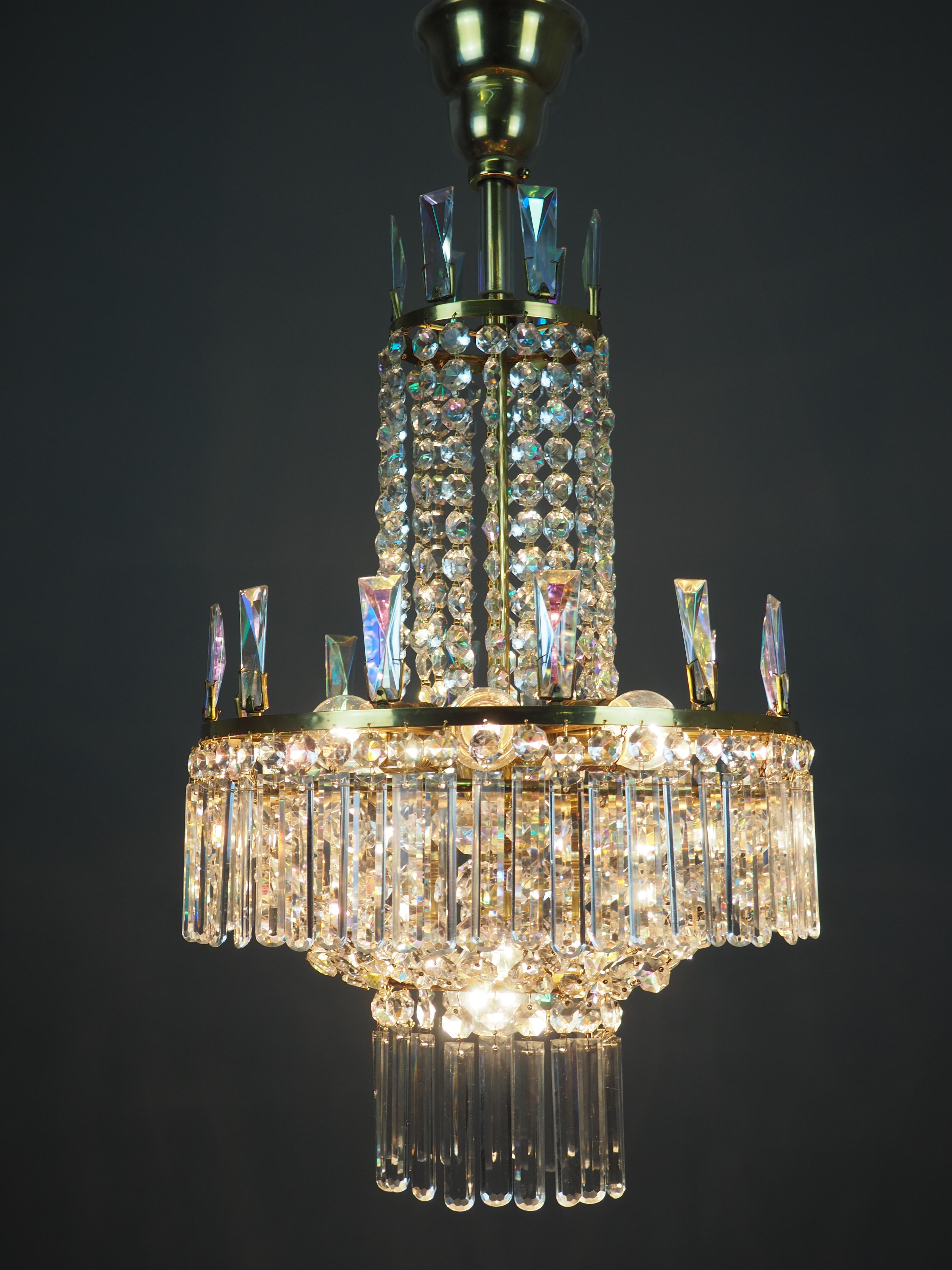 Wonderful, fine and fliligree seven-light glass and brass chandelier designed attr. to Lobmeyr, circa 1950s, Vienna, Austria.
The chandelier needs 7 x e27 standard screw bulbs for illuminate.
Pair of matching wall sconces are also available.
Newly
