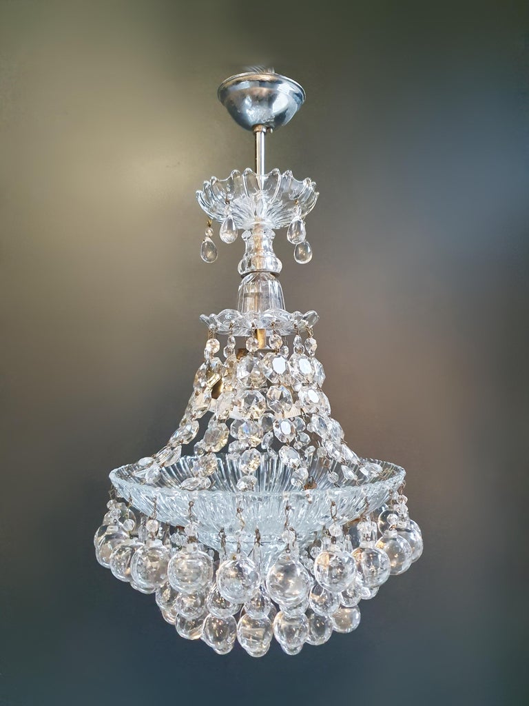 Cabling and sockets completely renewed. Glass hand knotted
Measures: Total height 85 cm, diameter 27 cm, weight (approximately) 4 kg.

Number of lights: Two-light bulb sockets: E27

Fine glass chandelier crystal lustre ceiling lamp antique Art