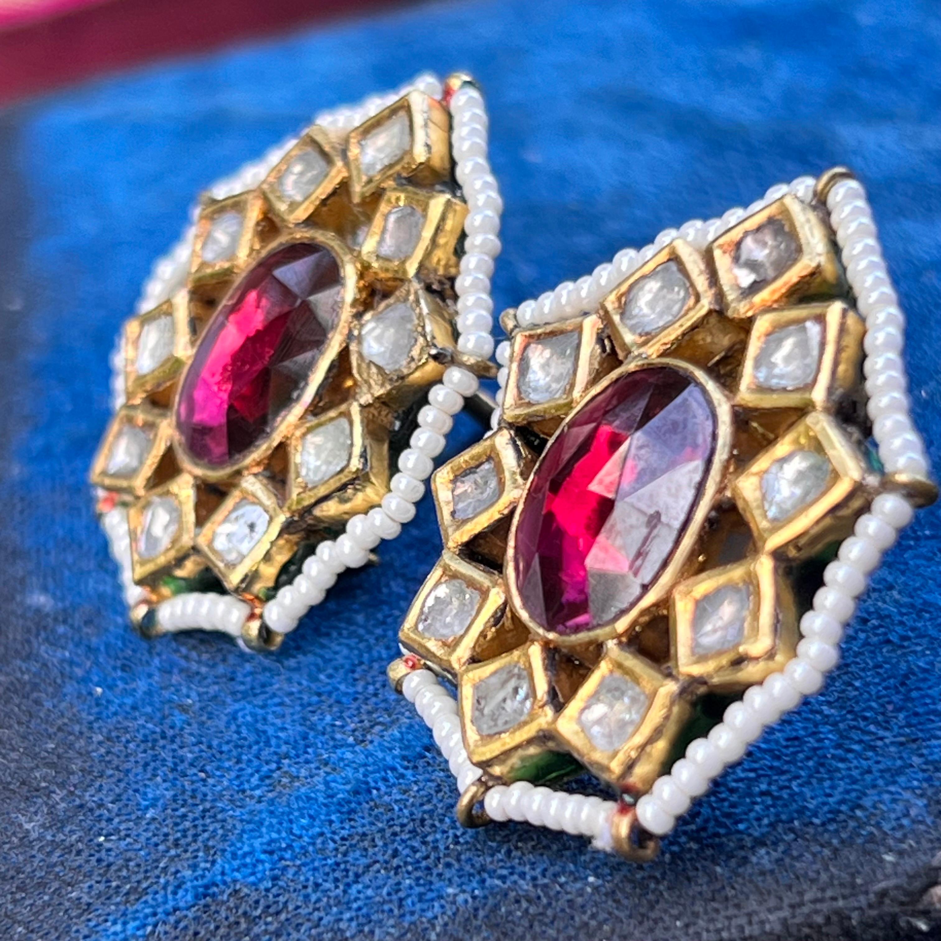 Fine Gold Antique Mughal Piece Tourmaline Diamond Earrings In Good Condition For Sale In Plainsboro, NJ