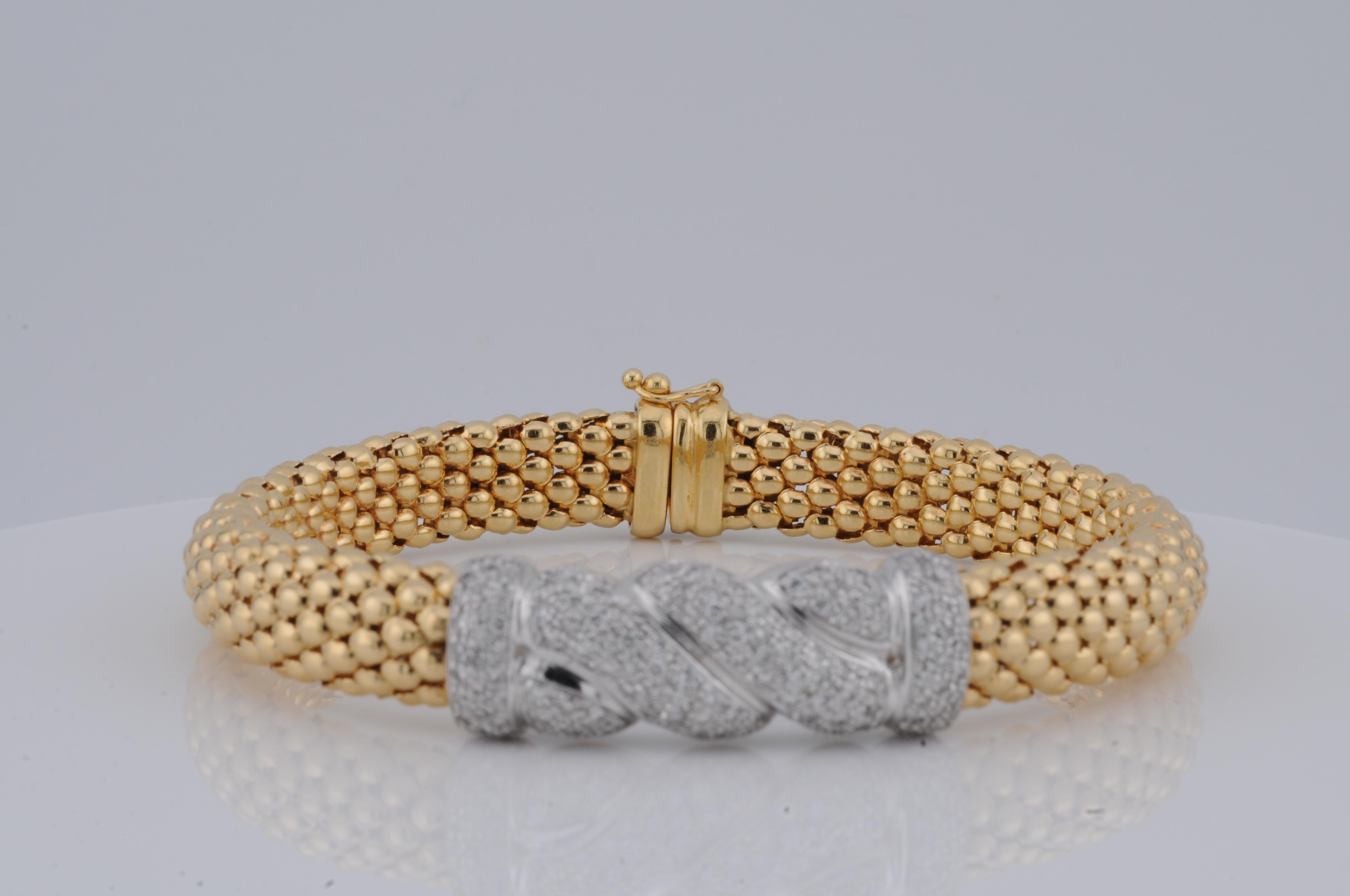 Aesthetic Movement Fine Gold Bracelet in 18k with Natural Diamonds – 36g For Sale