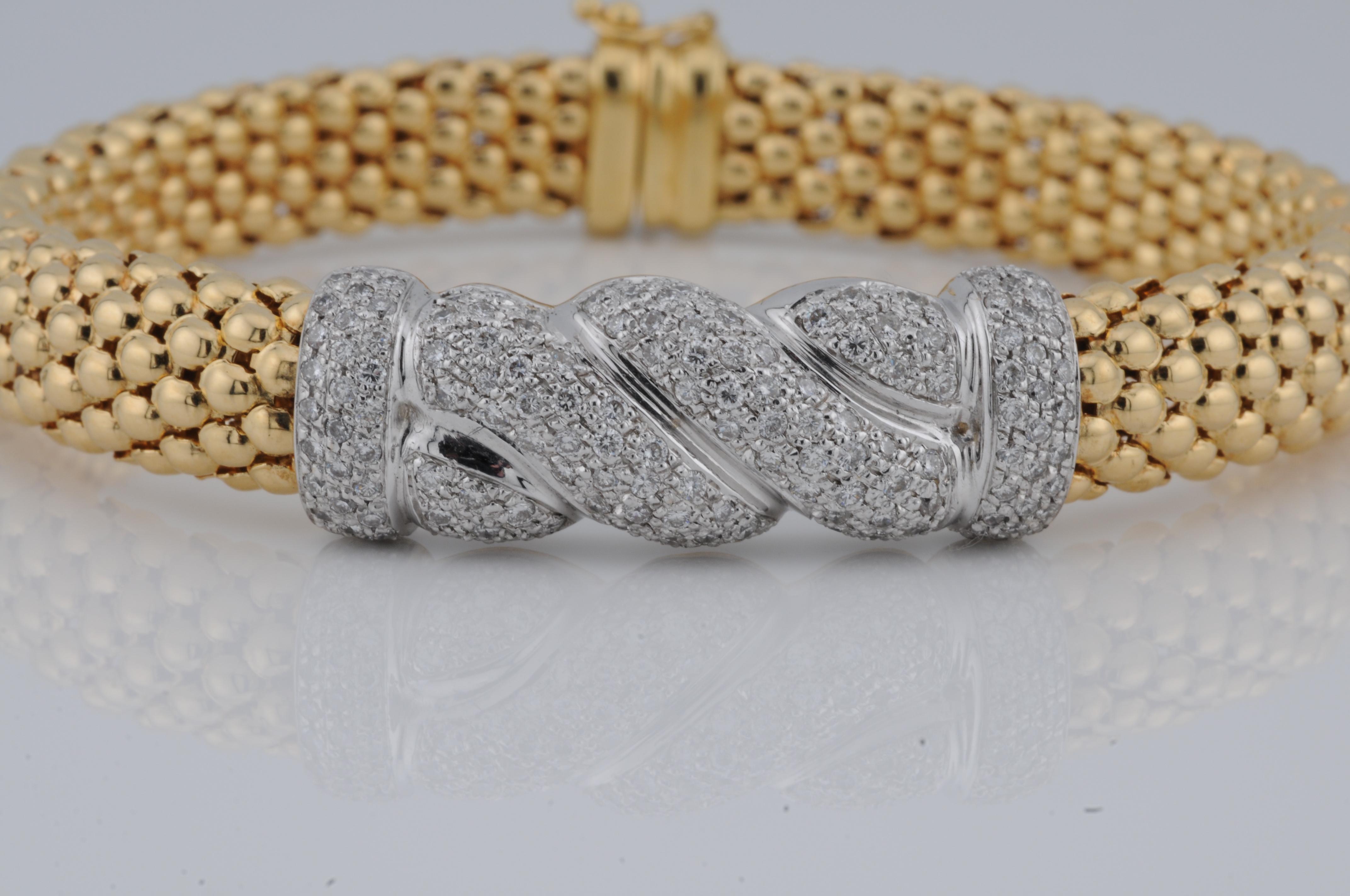 Fine Gold Bracelet in 18k with Natural Diamonds – 36g For Sale 2