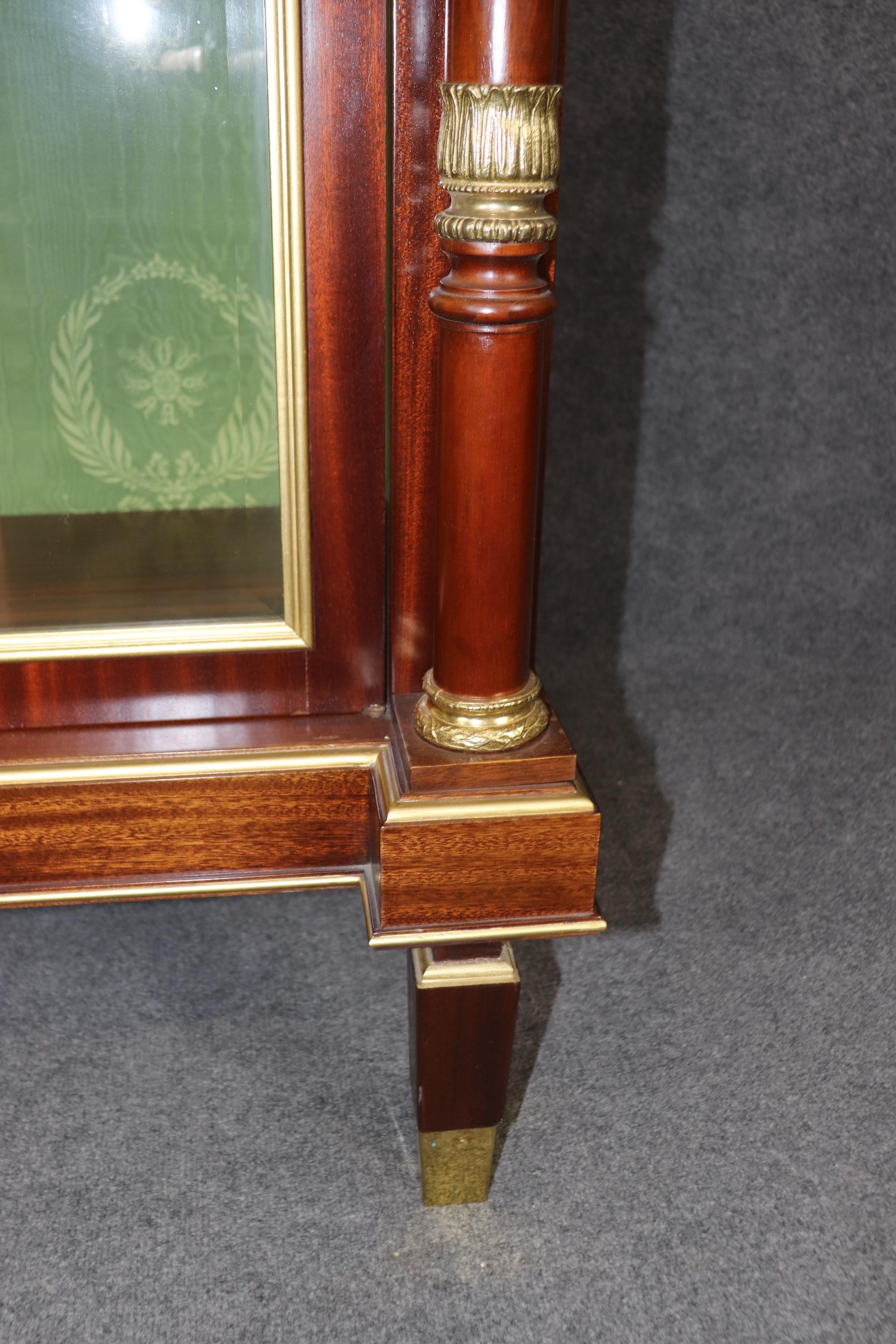 Vitrine en bronze doré montée sur bronze doré de style Empire français en vente 1