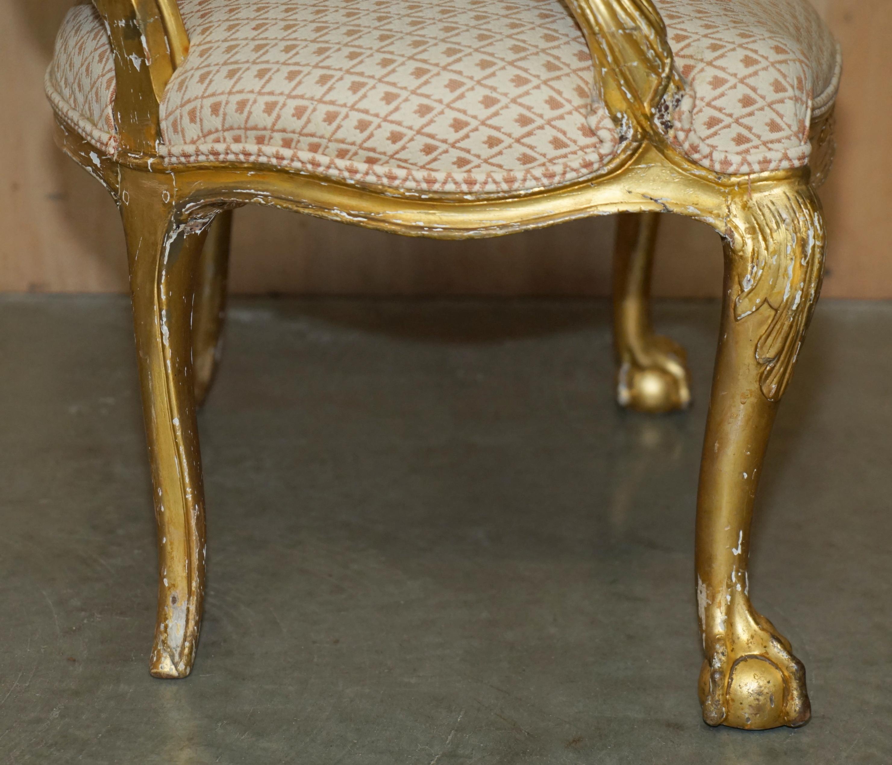 FINE GOLD GILTWOOD 18TH CENTURY CLAW & BALL FEET CARVED ANTIQUE BERGERE ARMCHAiR For Sale 9