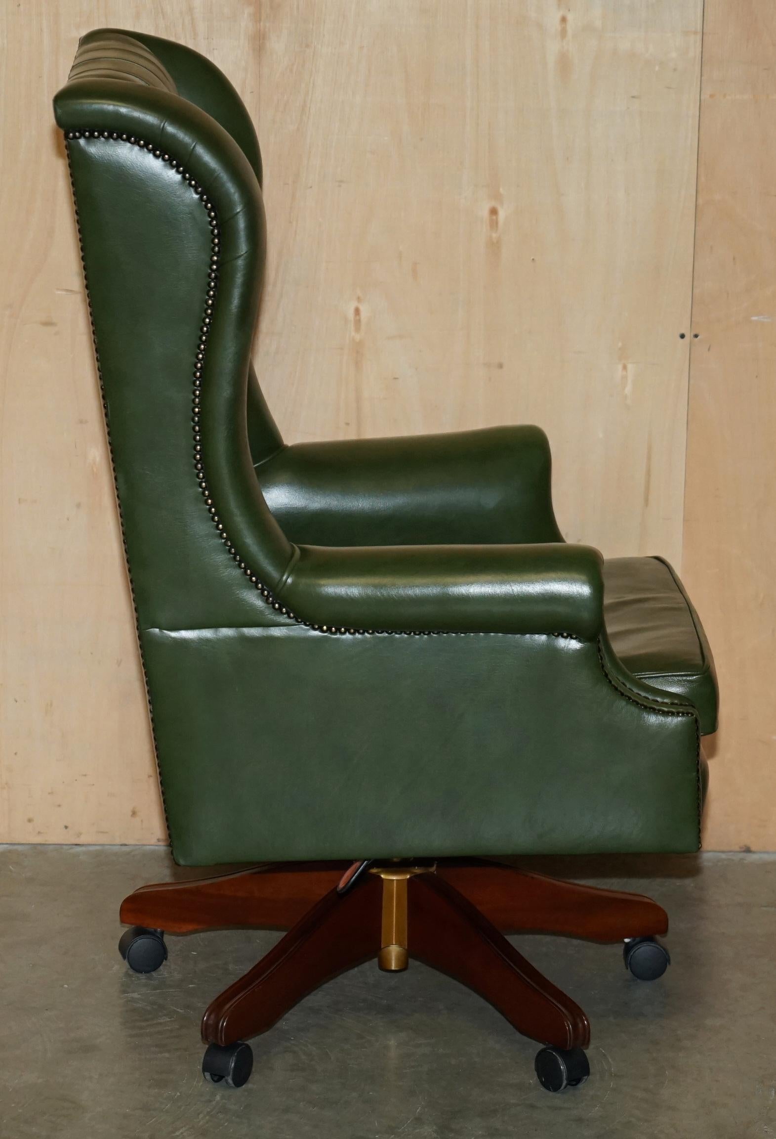 FiNE GREEN LEATHER CHESTERFIELD PRESIDENTS CAPTAINS WINGBACK OFFICE SWIVEL CHAIR For Sale 2