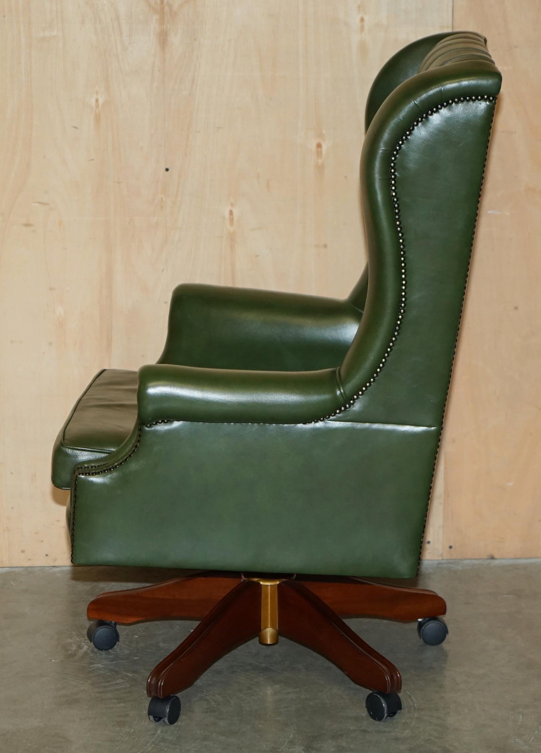 FiNE GREEN LEATHER CHESTERFIELD PRESIDENTS CAPTAINS WINGBACK OFFICE SWIVEL CHAIR For Sale 6