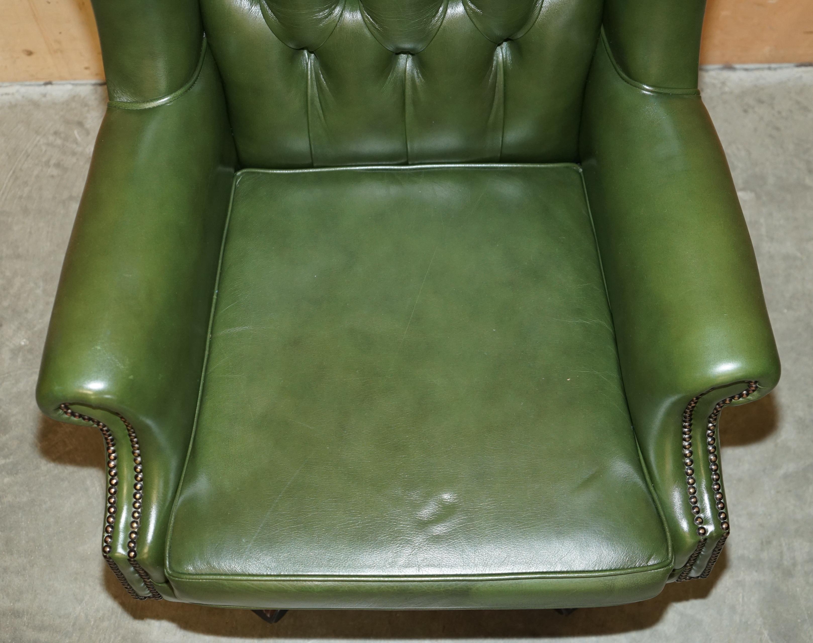20th Century FiNE GREEN LEATHER CHESTERFIELD PRESIDENTS CAPTAINS WINGBACK OFFICE SWIVEL CHAIR For Sale