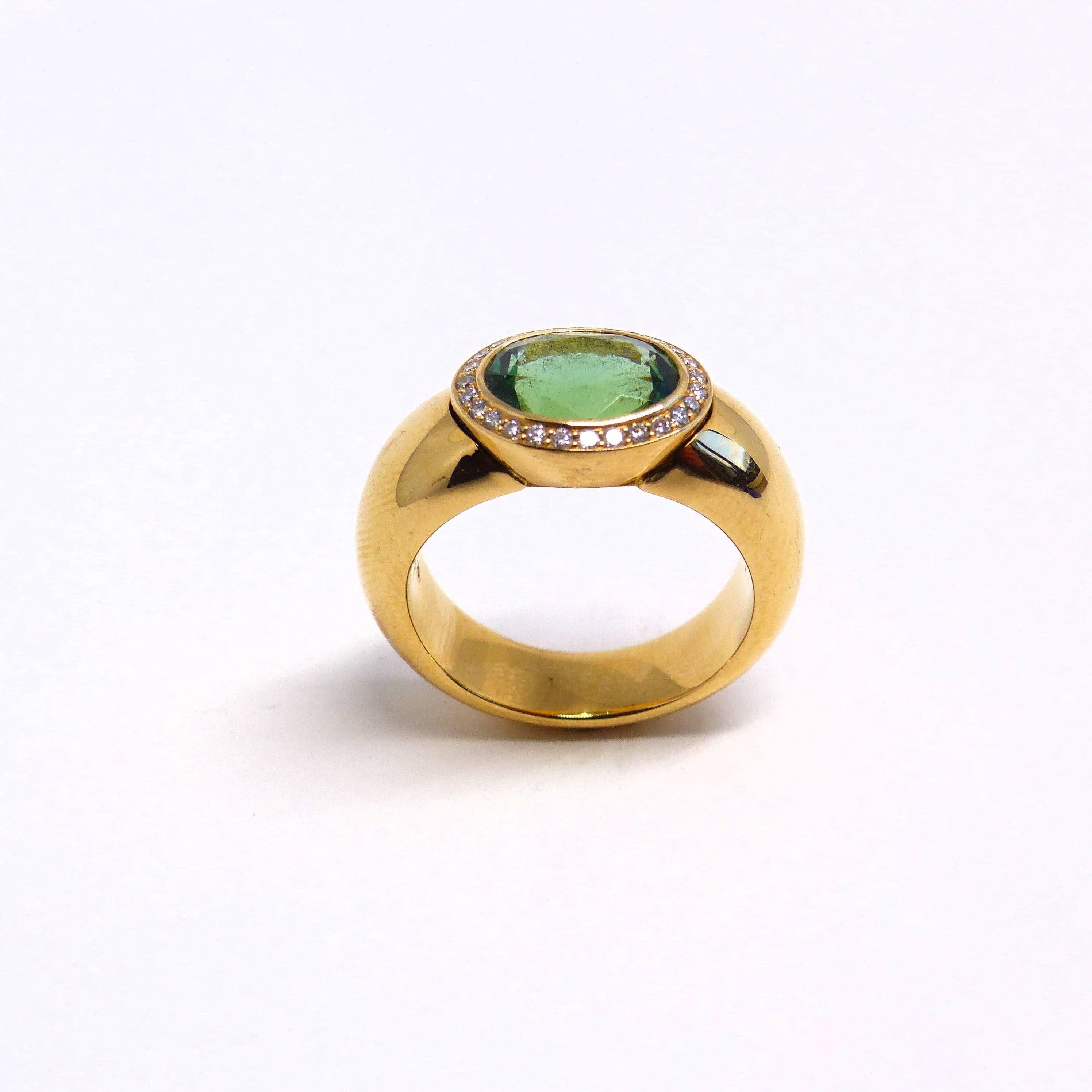 Contemporary Ring in Rose Gold with 1 Green Tourmaline and Diamonds. For Sale