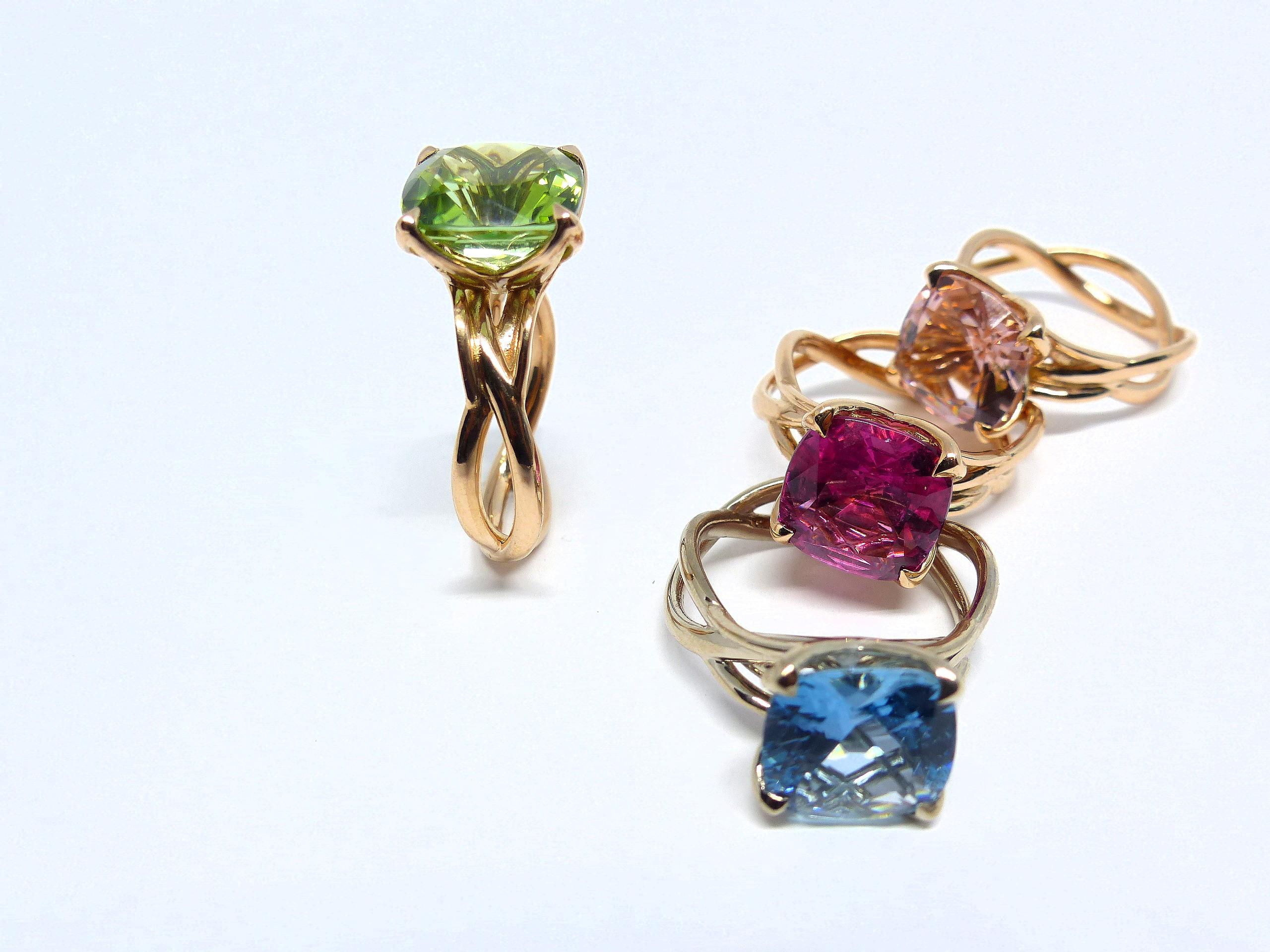 Cushion Cut Ring in Rose Gold with 1 Green Tourmaline Cushion Shape 11x11mm. For Sale