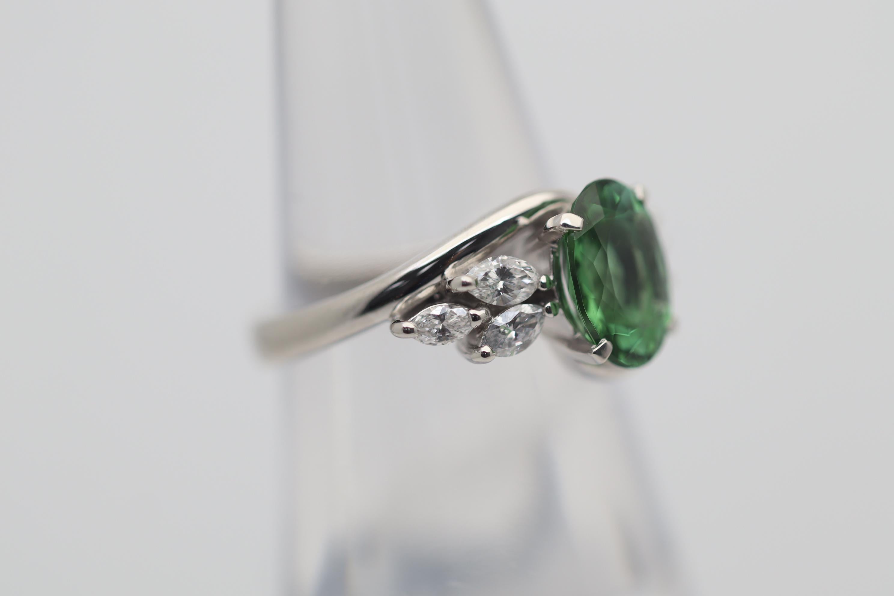 Fine Green Tourmaline Diamond Platinum Ring In New Condition For Sale In Beverly Hills, CA