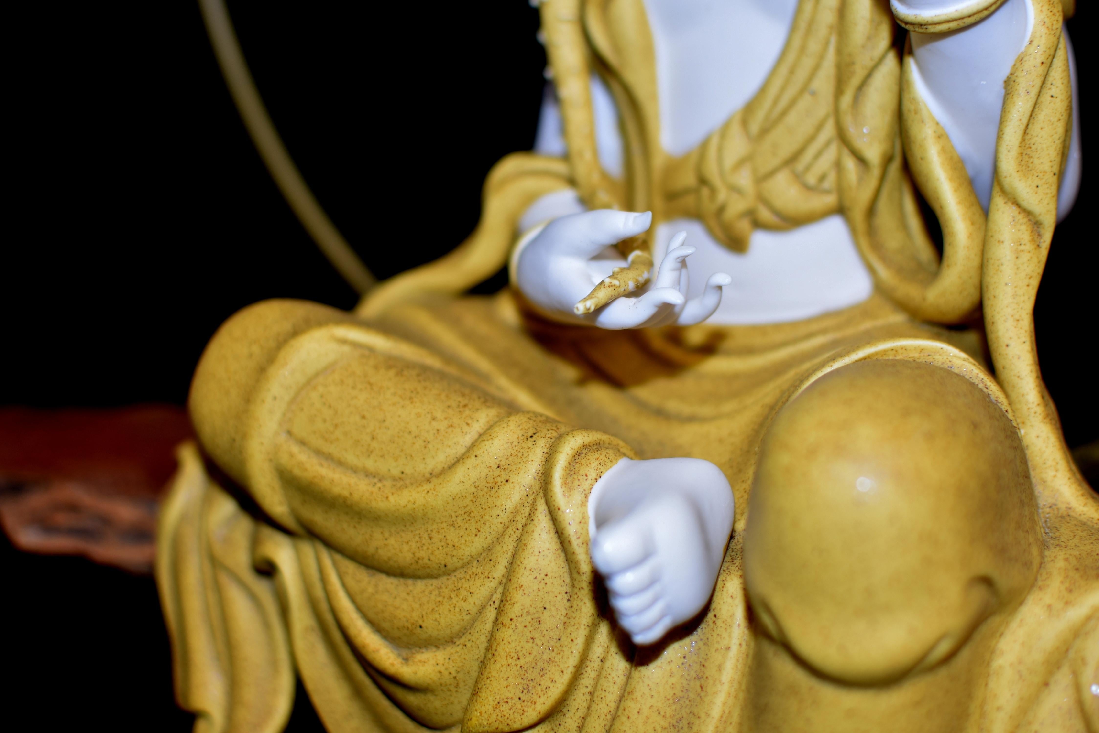 Fine Guan Yin Reverse Incense Burner Blanc De Chine De Hua Porcelain Set of 8 en venta 4