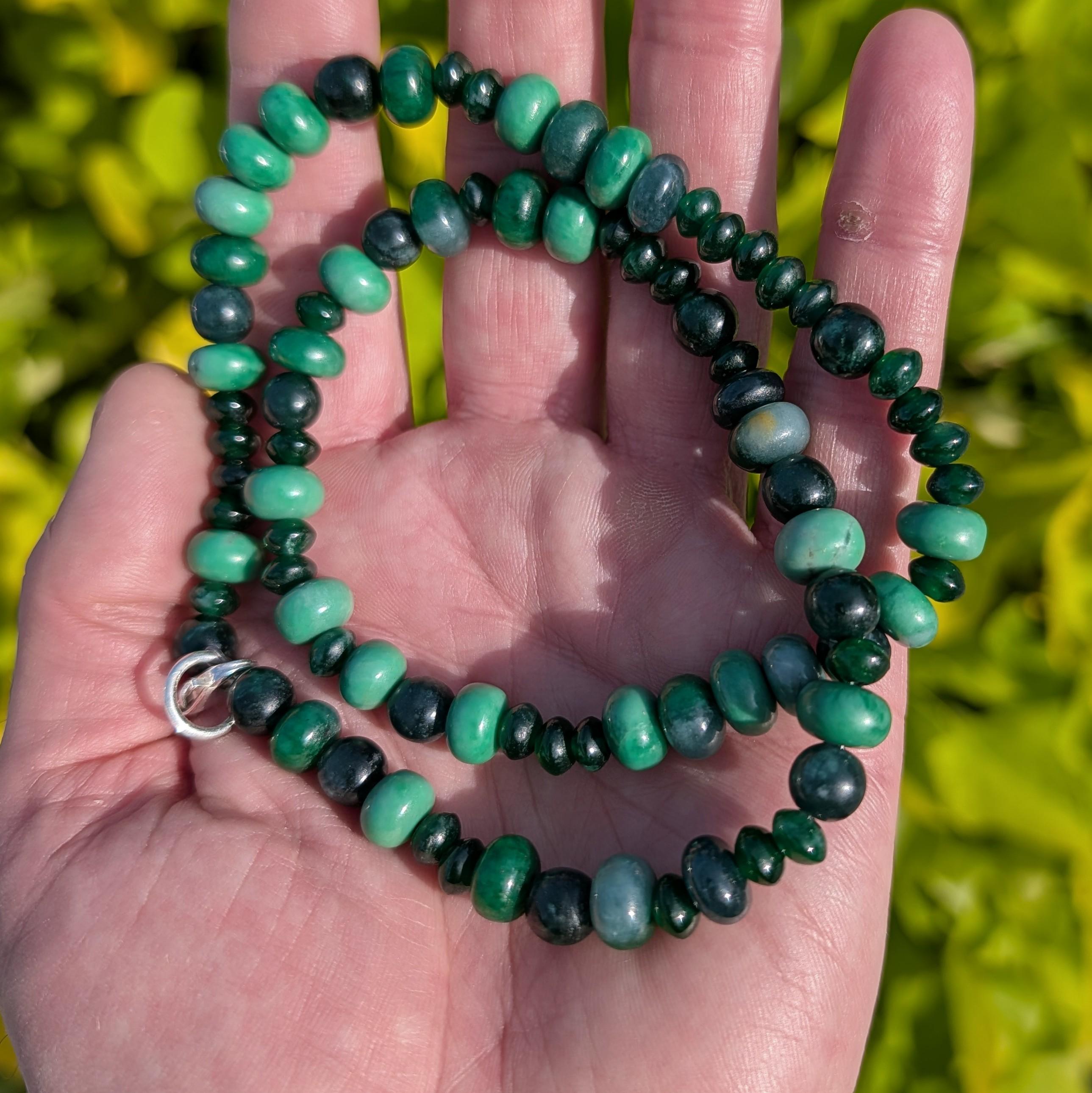 Collana di specimen di giada del Guatemala per collezionisti in vendita 8