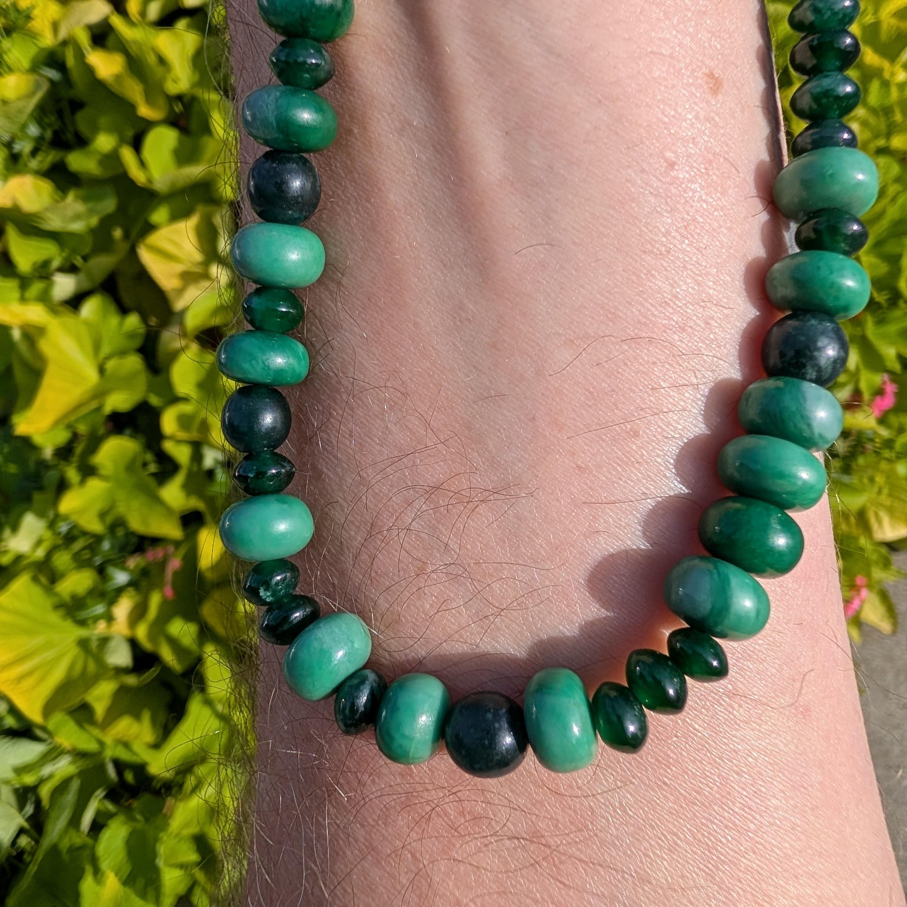 Collana di specimen di giada del Guatemala per collezionisti in vendita 9