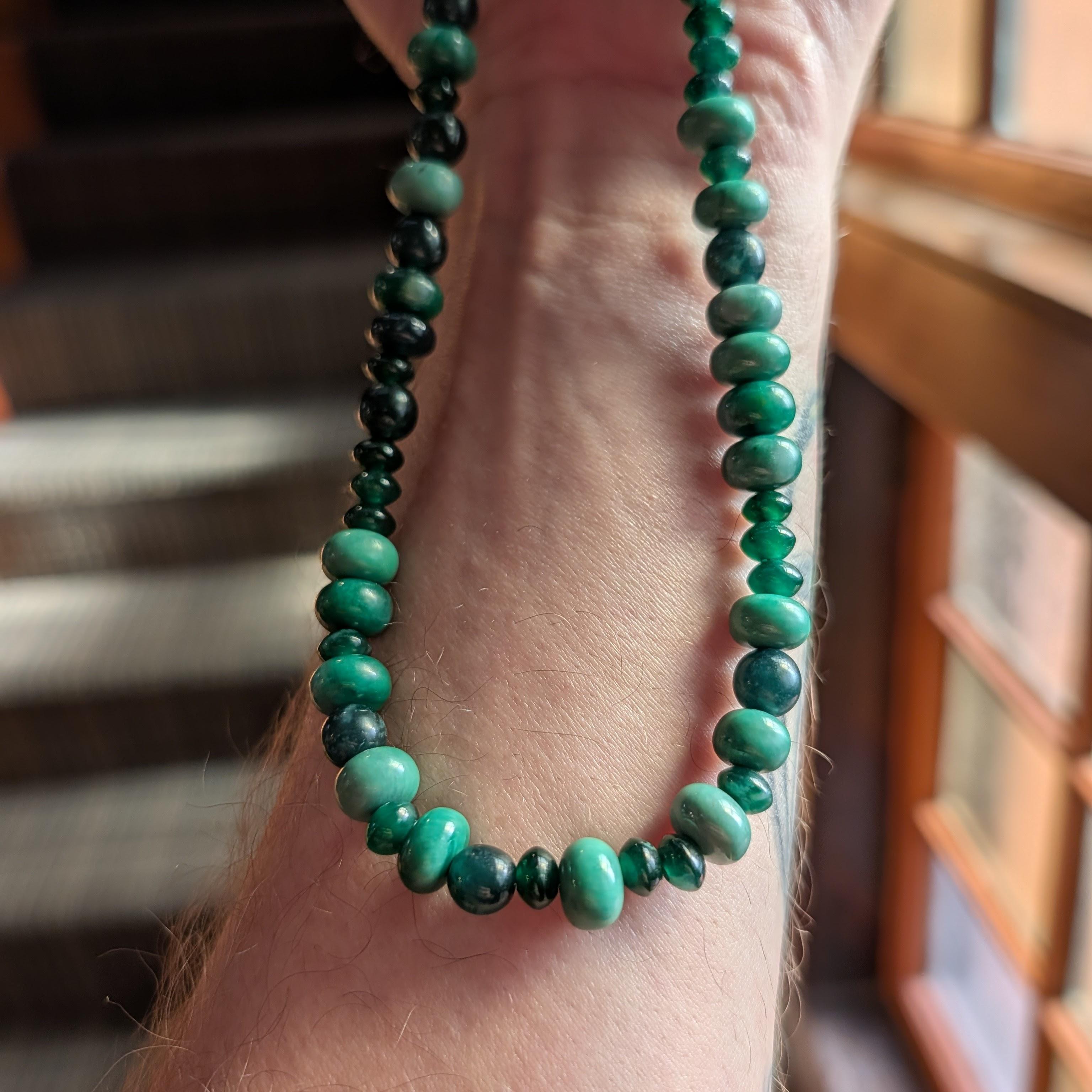 Collana di specimen di giada del Guatemala per collezionisti in vendita 10