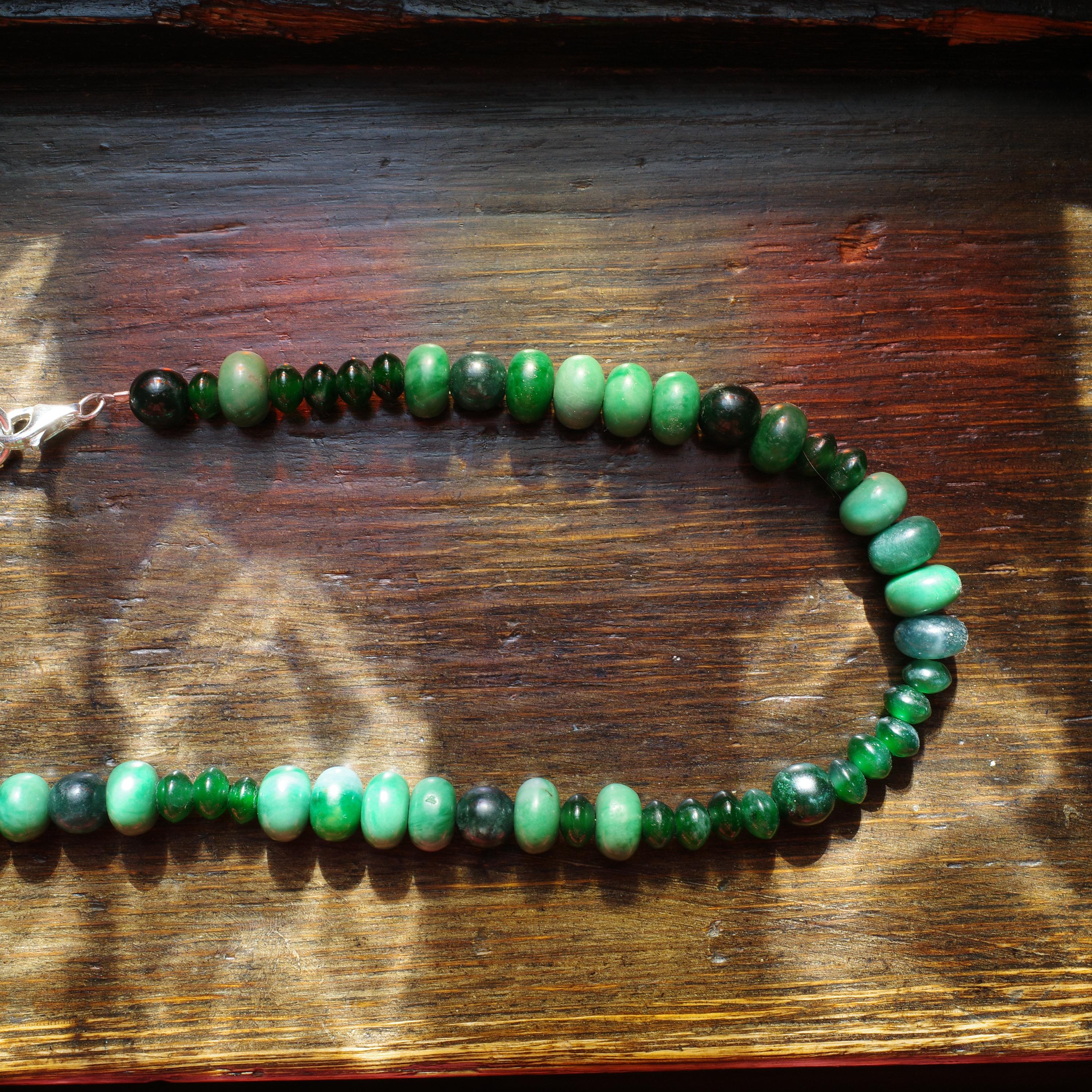 Collana di specimen di giada del Guatemala per collezionisti in vendita 1