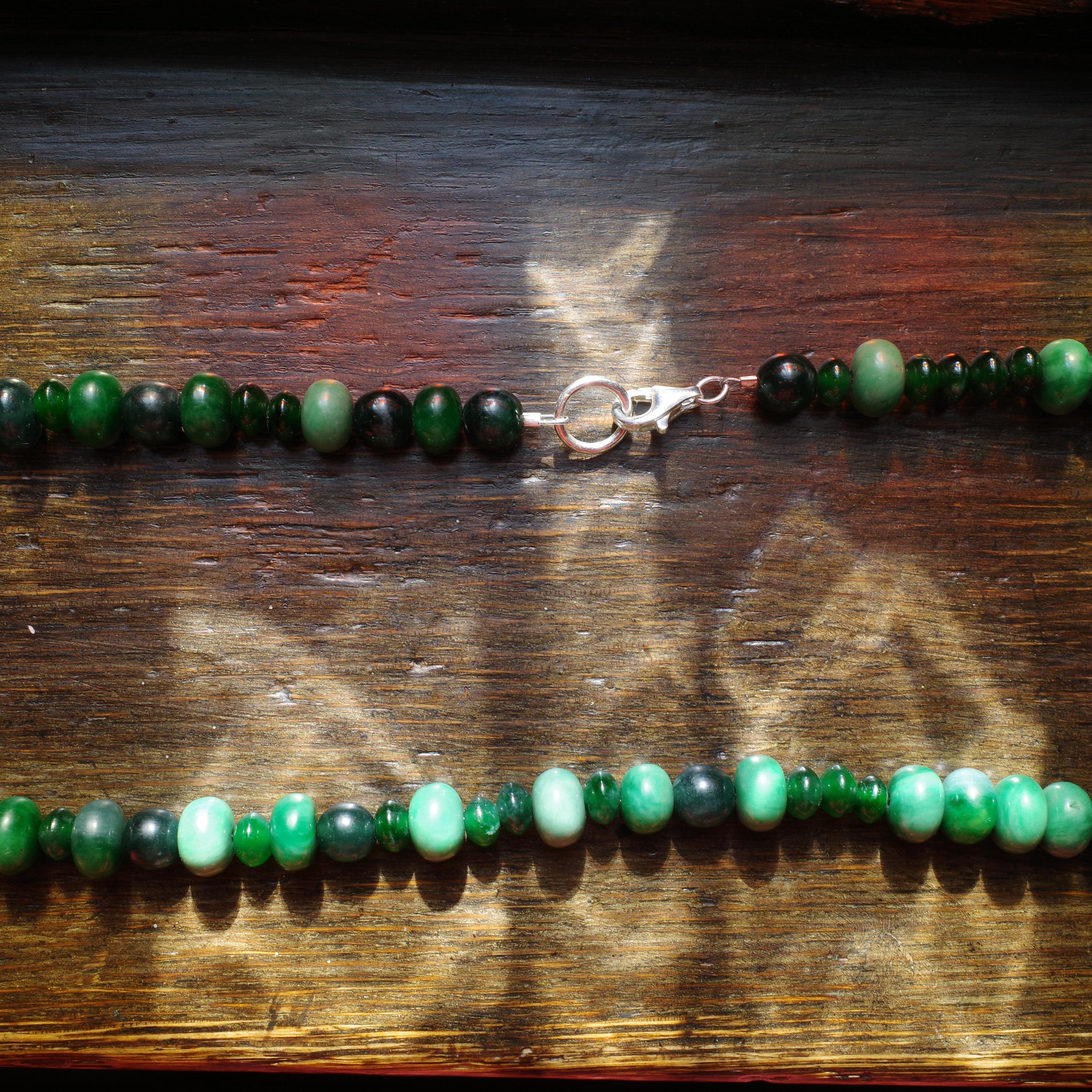 Collana di specimen di giada del Guatemala per collezionisti in vendita 2