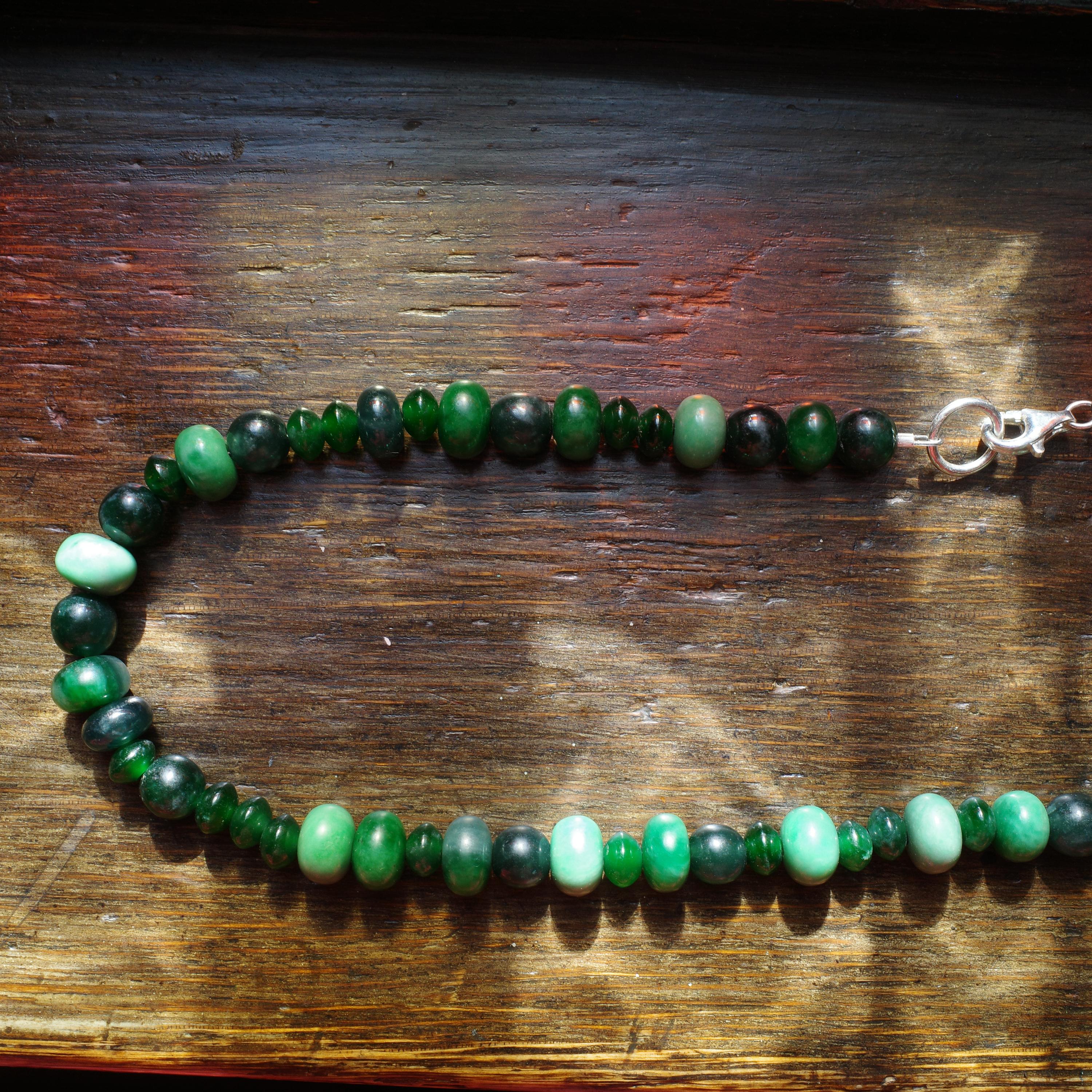 Collana di specimen di giada del Guatemala per collezionisti in vendita 3