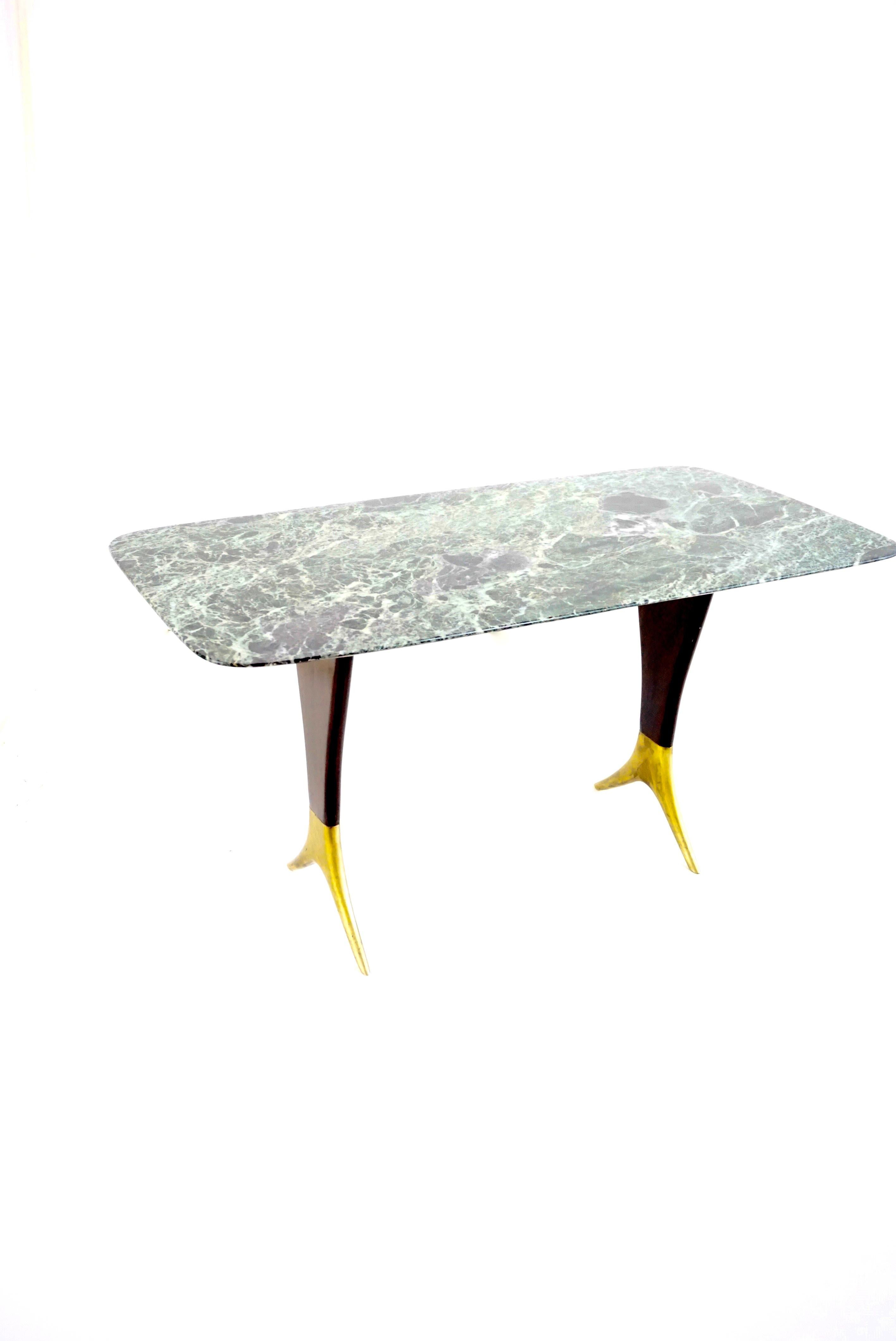 fine and original low table, coffe table with brass feet and verde alpi marble top, walnut, designed by Guglielmo Ulrich, 1940 
verde alpi marble, walnut finished rosewood and brass feet
original feet shape with bronze casting handmade and flat